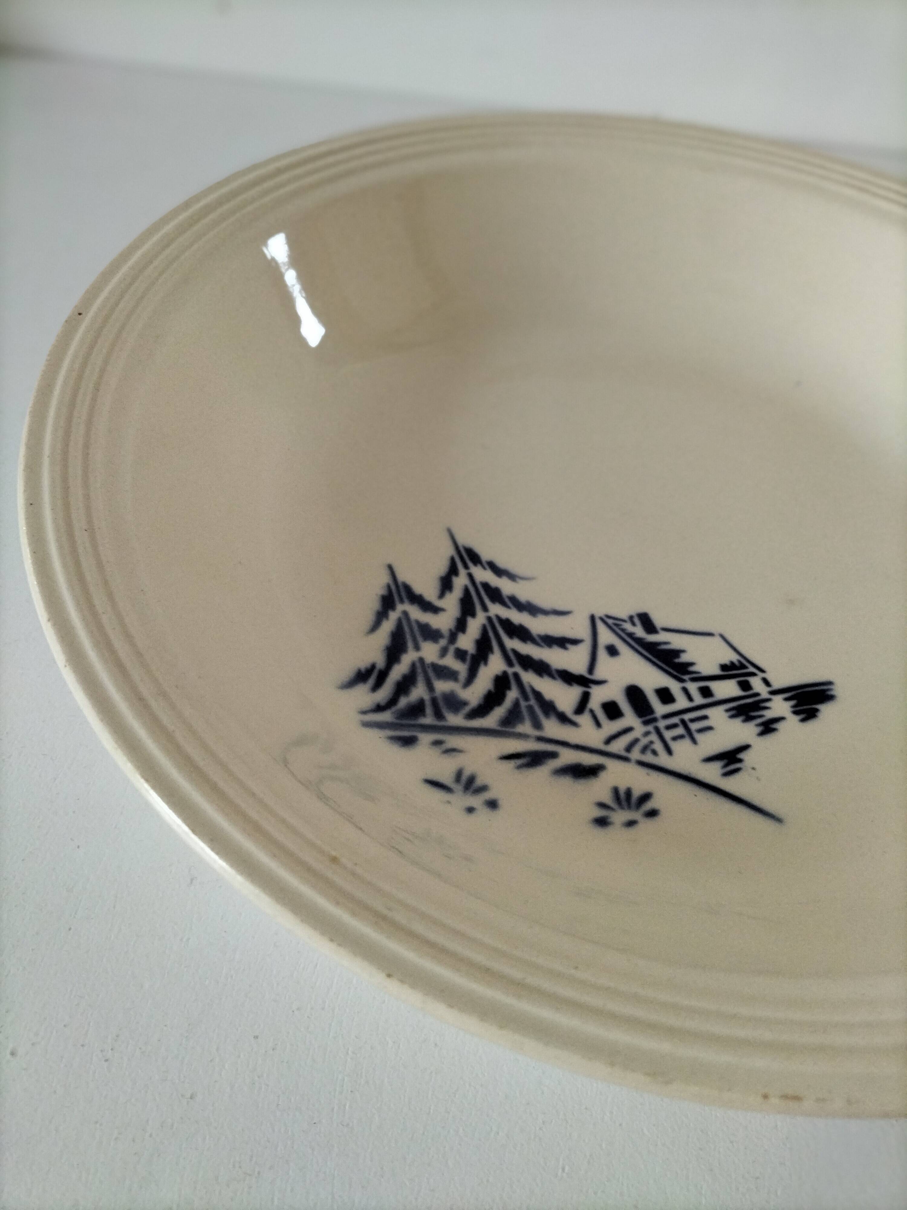Large Moulin des Loups St Amand Frédéric model dish