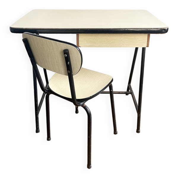 Bureau + chaise d'enfant en formica