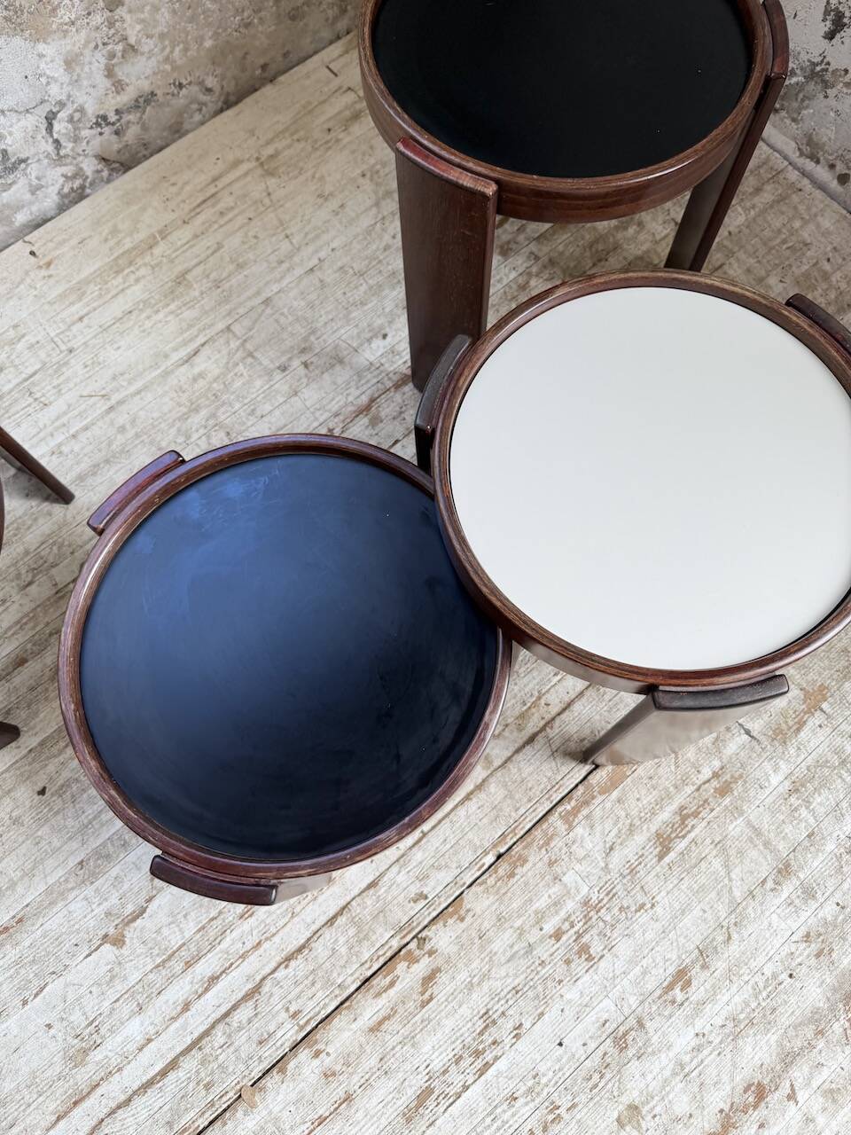 Nido 780 G stackable coffee tables. Frattini for Cassina