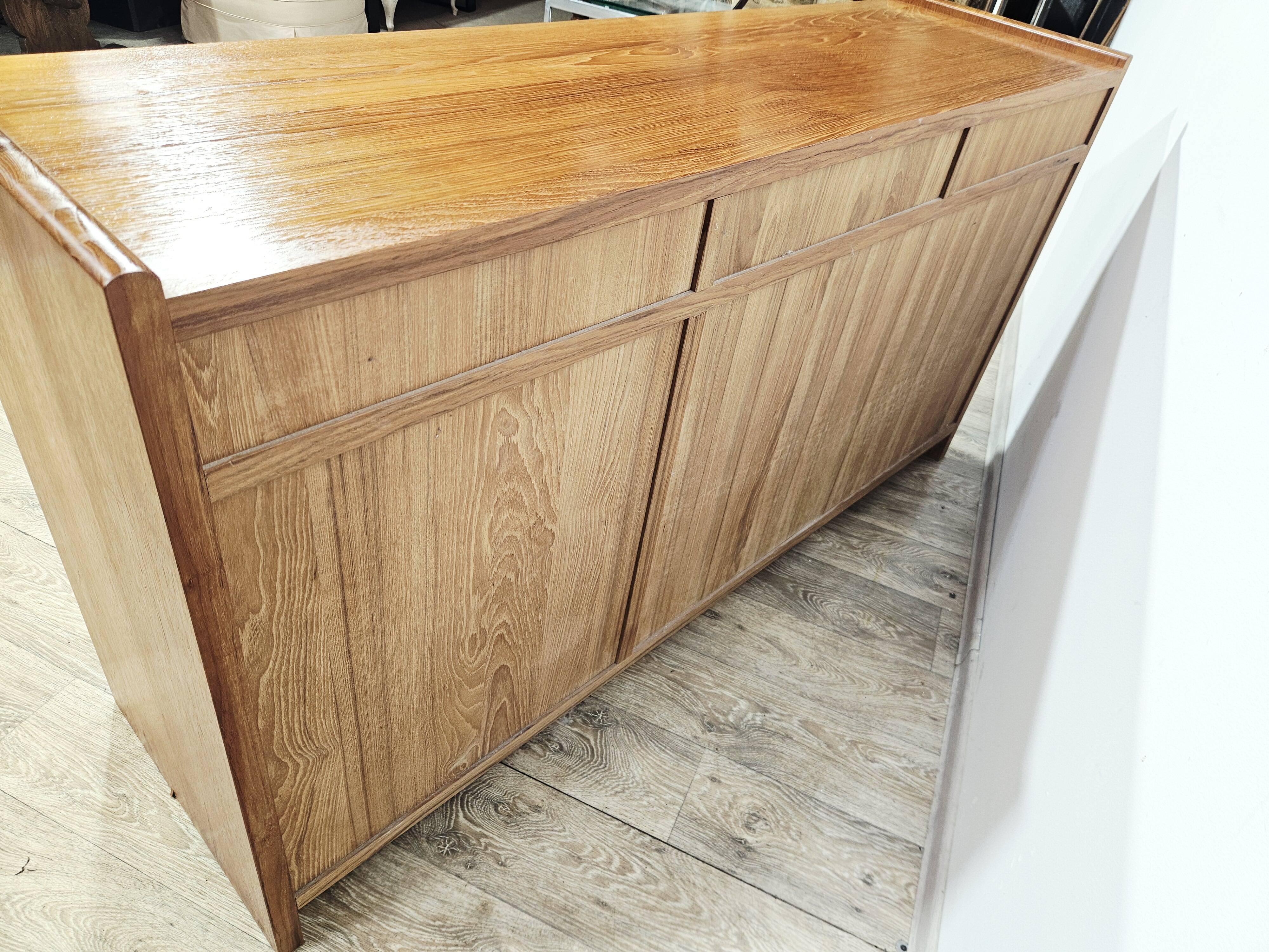 Buffet danois moderne Dyrlund Dania en teck, années 1980