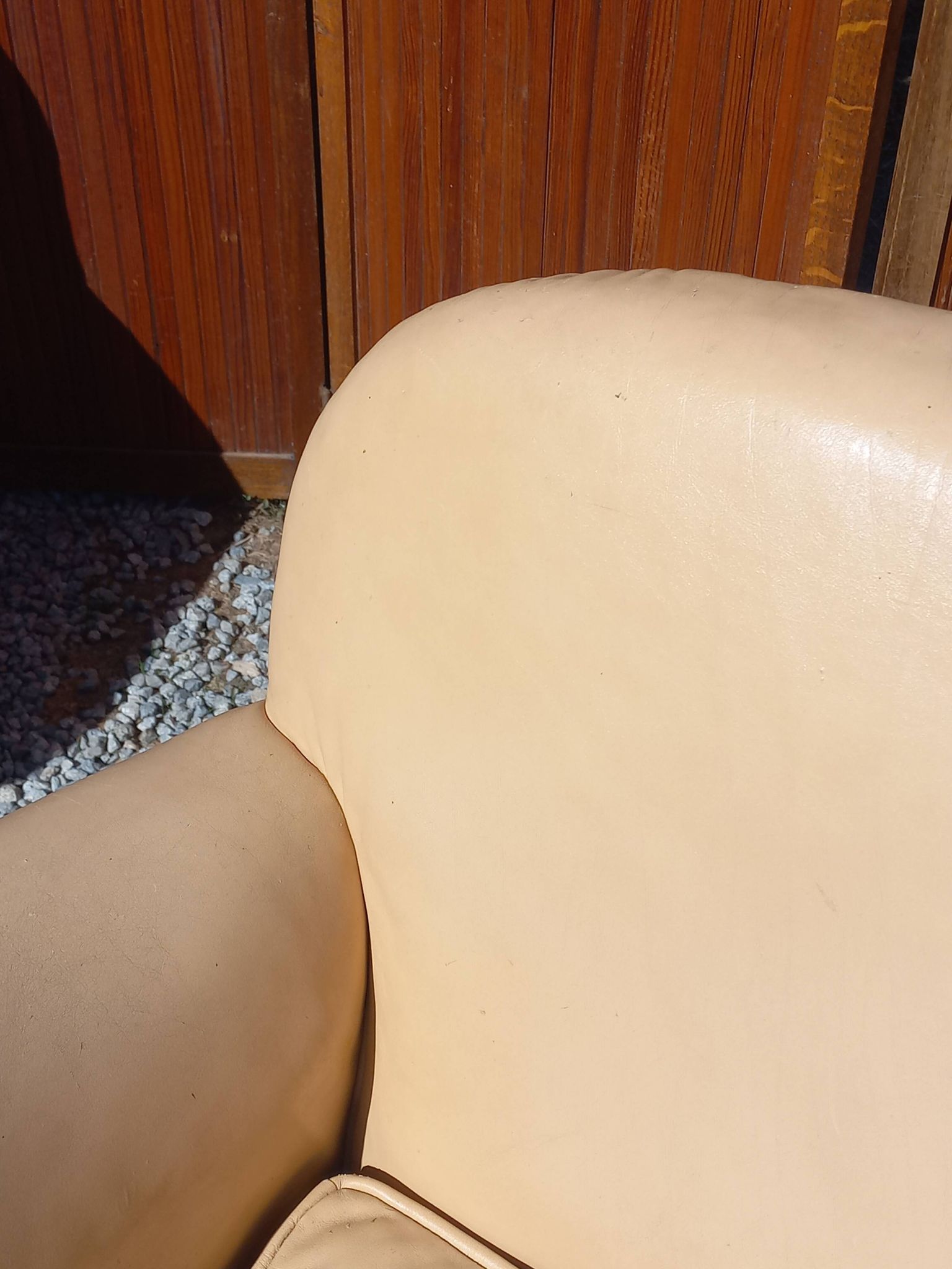 Pair of 1930s club armchairs in ivory leather.