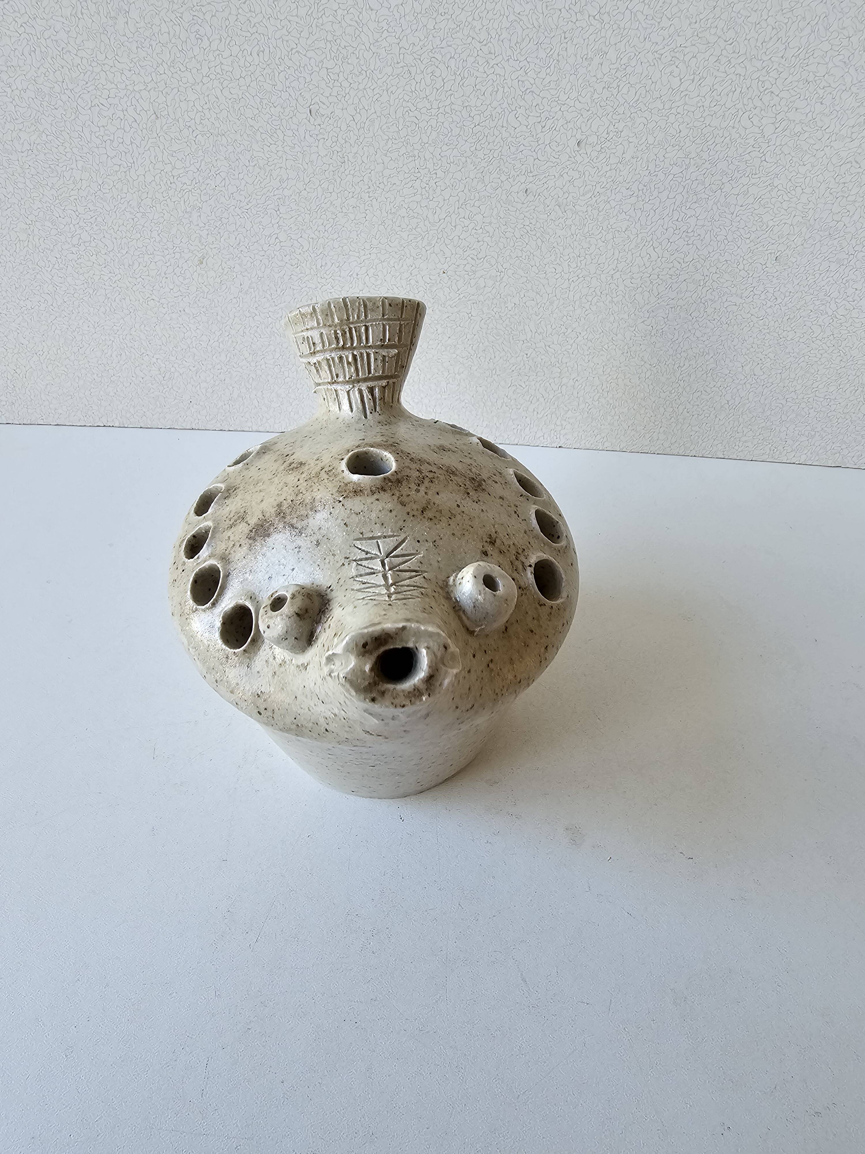 Zoomorphic flower pick in cream-colored glazed stoneware - les argonautes