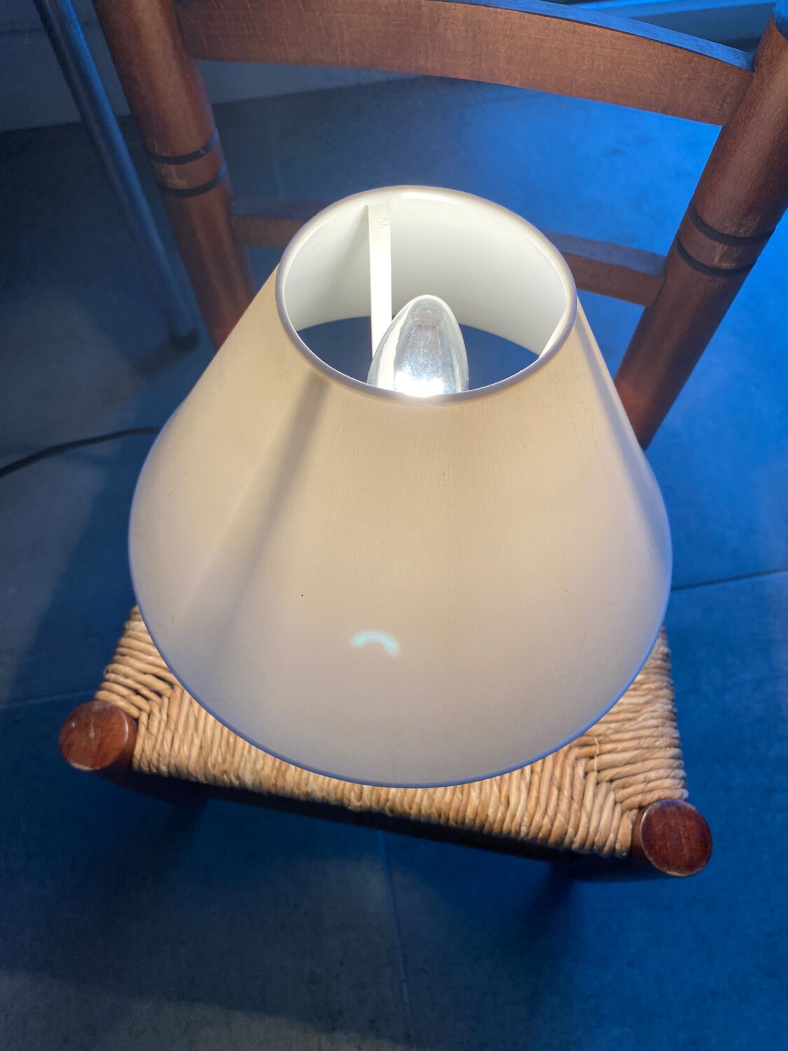 Ball bedside lamp