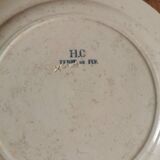 Assiettes plates anciennes H.C, terre de fer