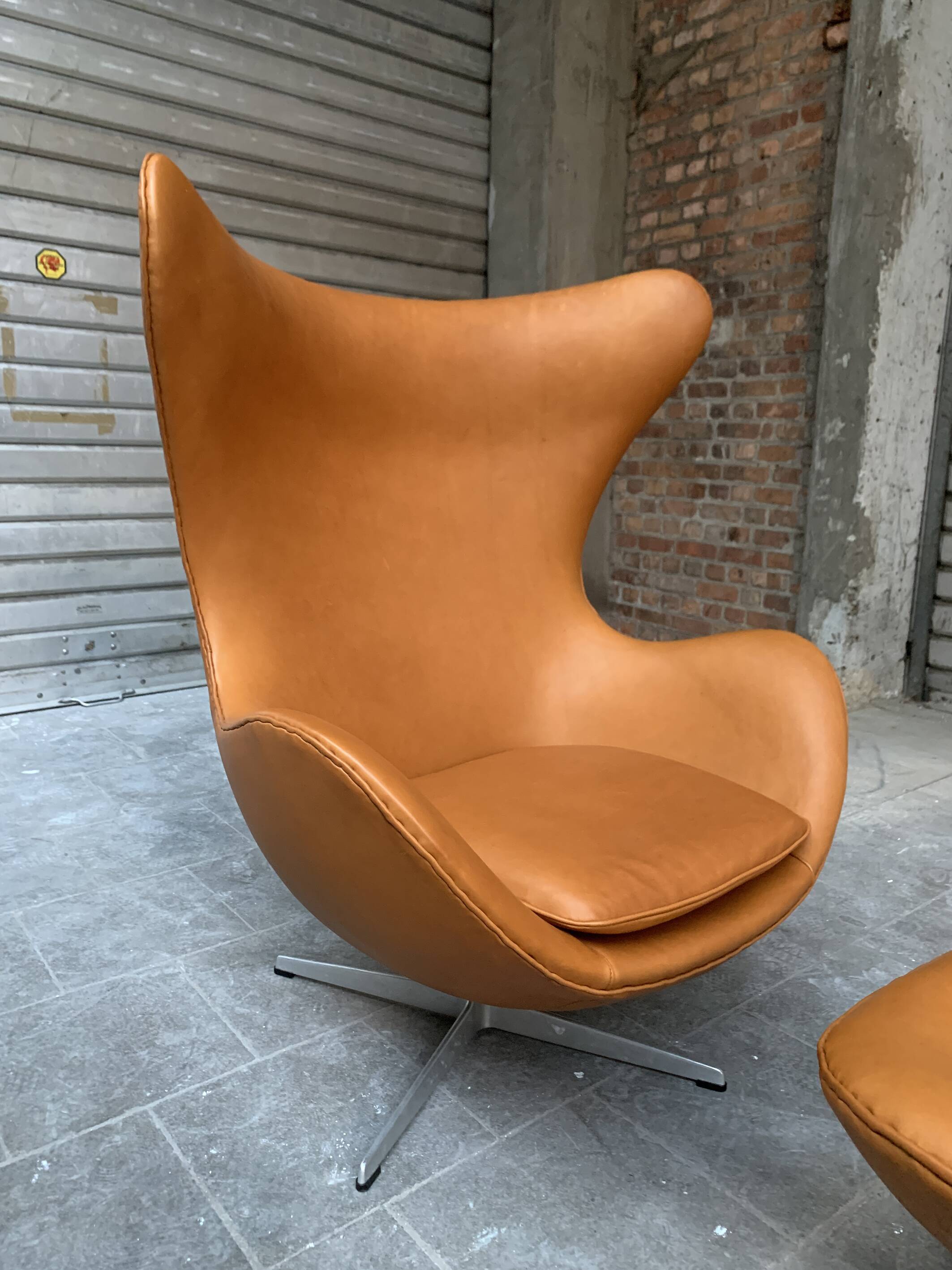 Restored Arne Jacobsen Egg armchair and ottoman for Fritz Hansen, 1960s