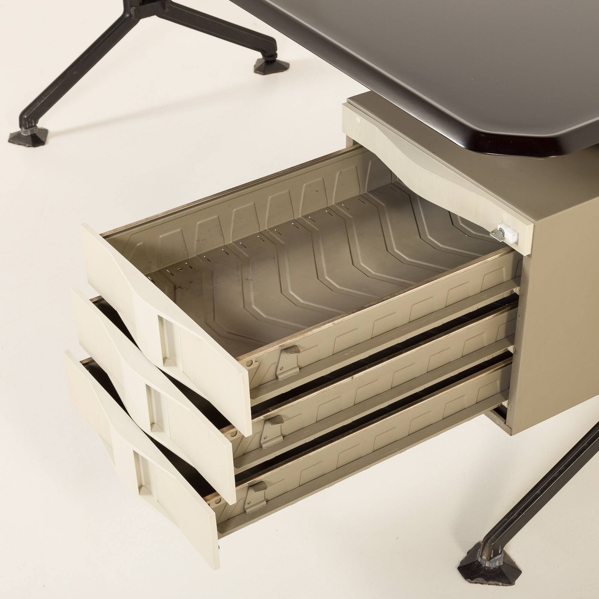 Bureau Olivetti XL des années 1970, Italie