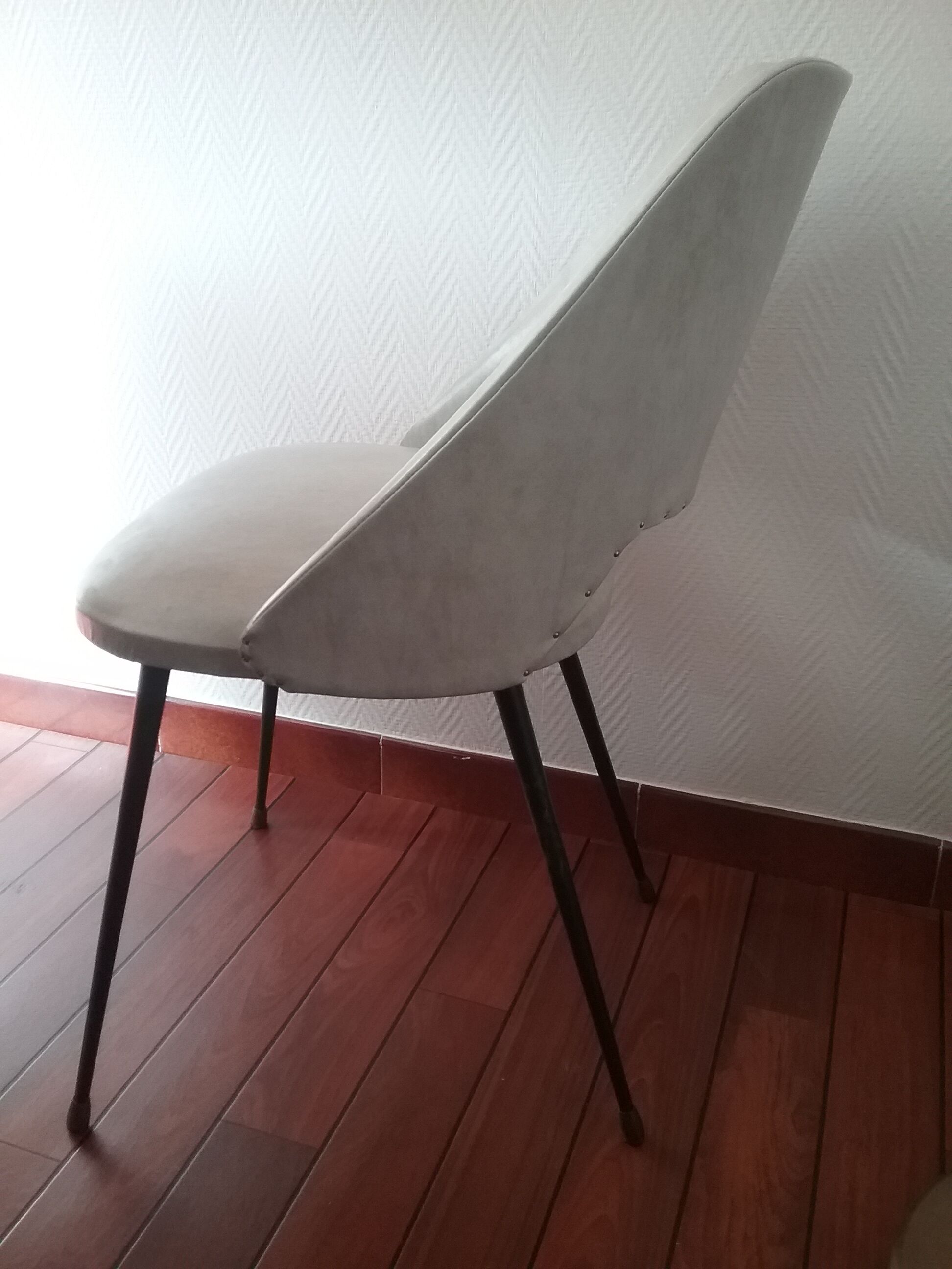 Chaises tonneau 70