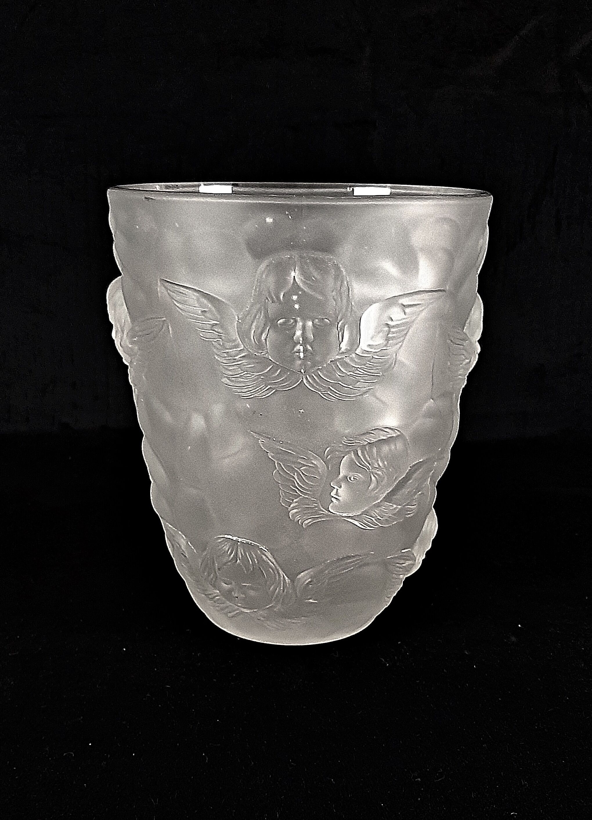 Vase "Cherubs" vintage glass pressed