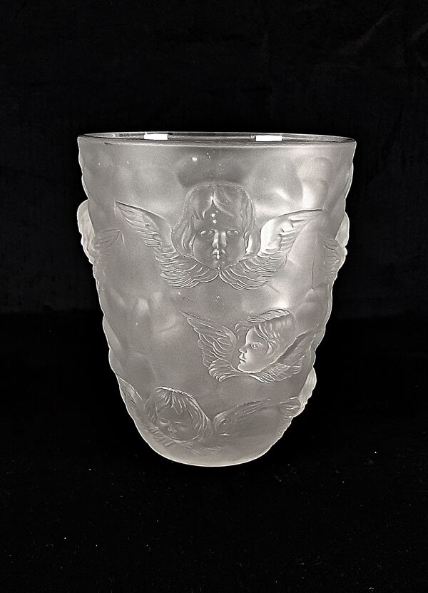 Vase ''Cherubs'' vintage verre pressé