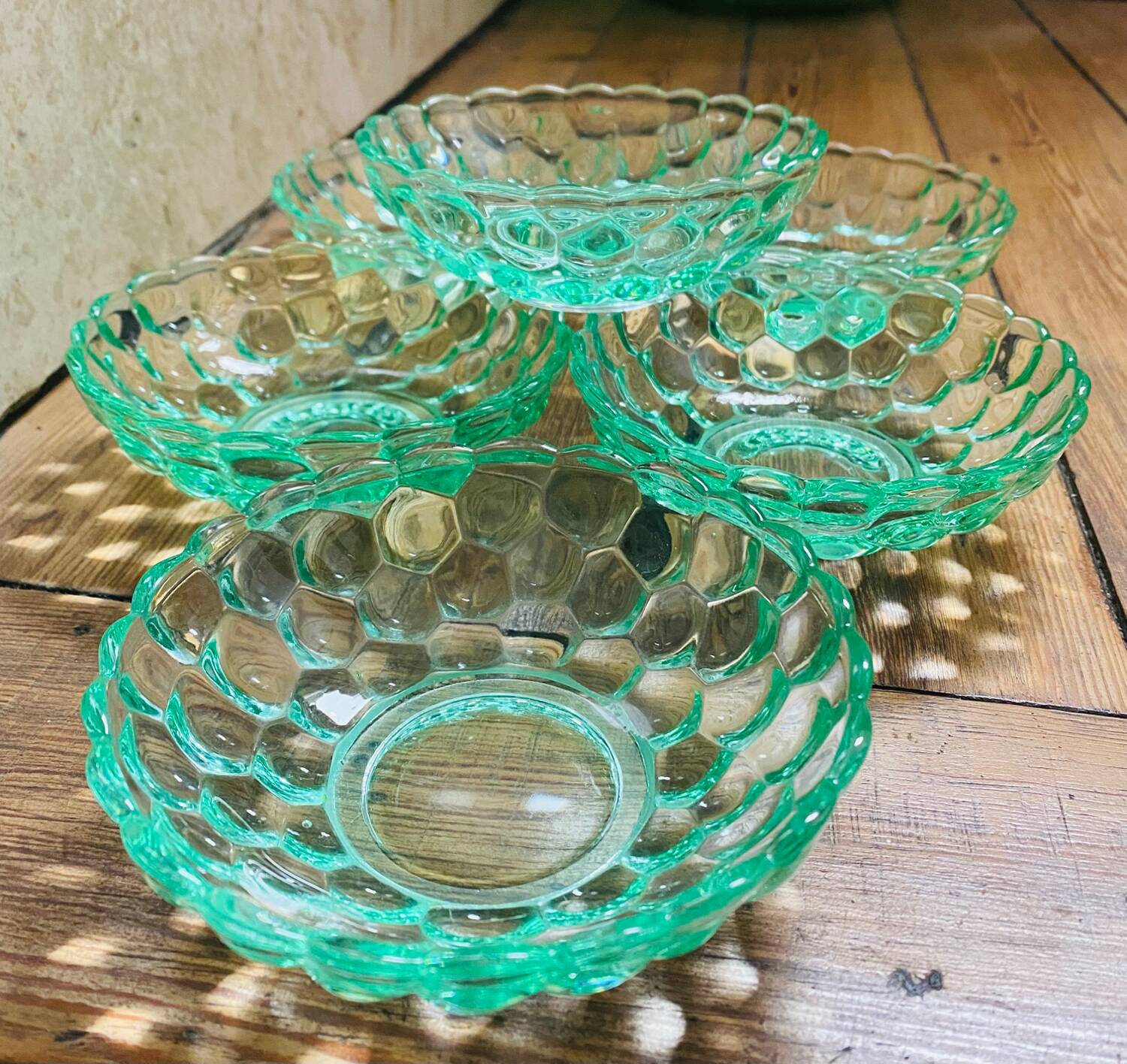 6 dessert, ice cream or fruit cups in pressed glass Pierre d'Avesn Art Deco 1930.