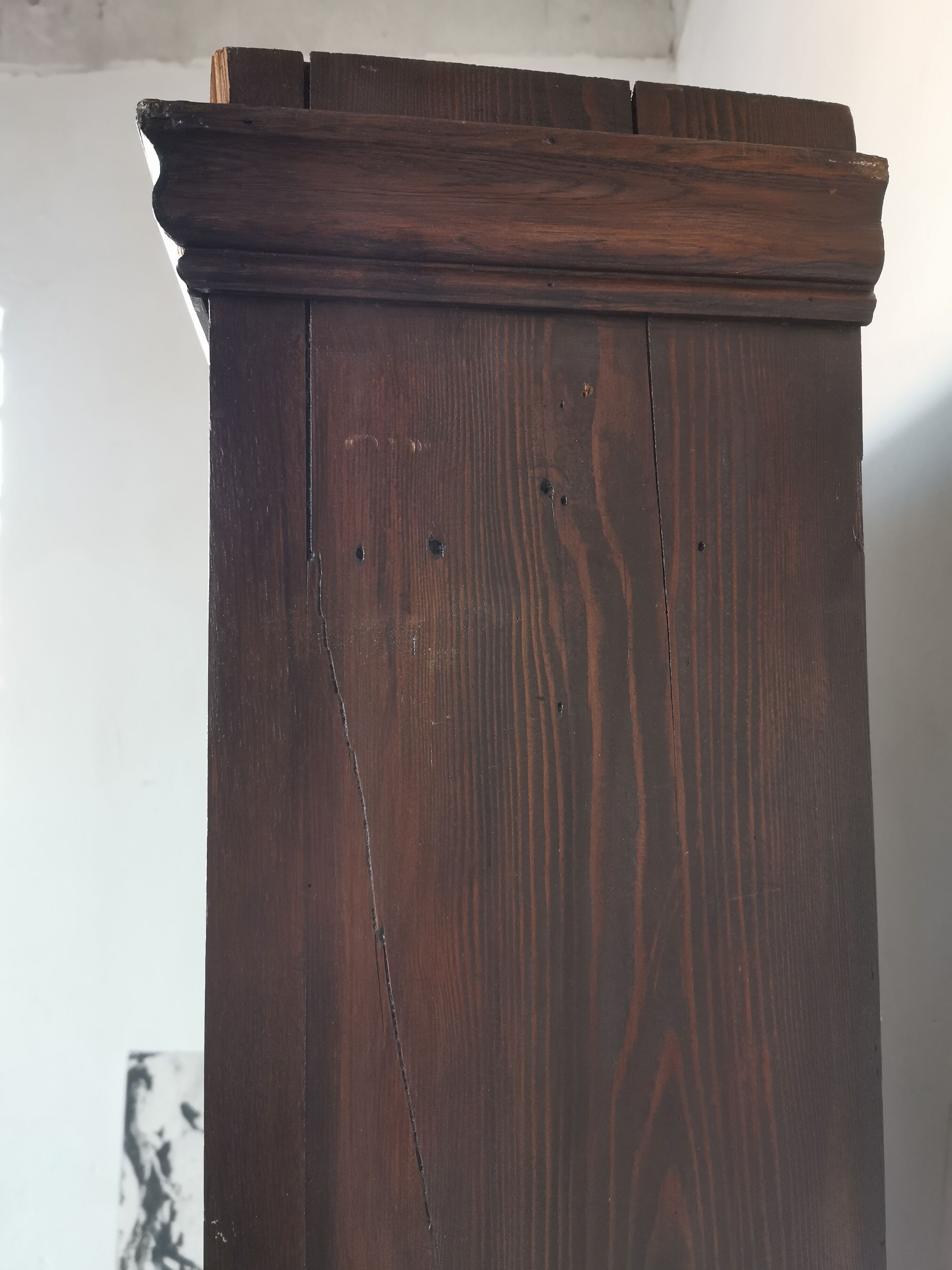 Library, wooden showcase