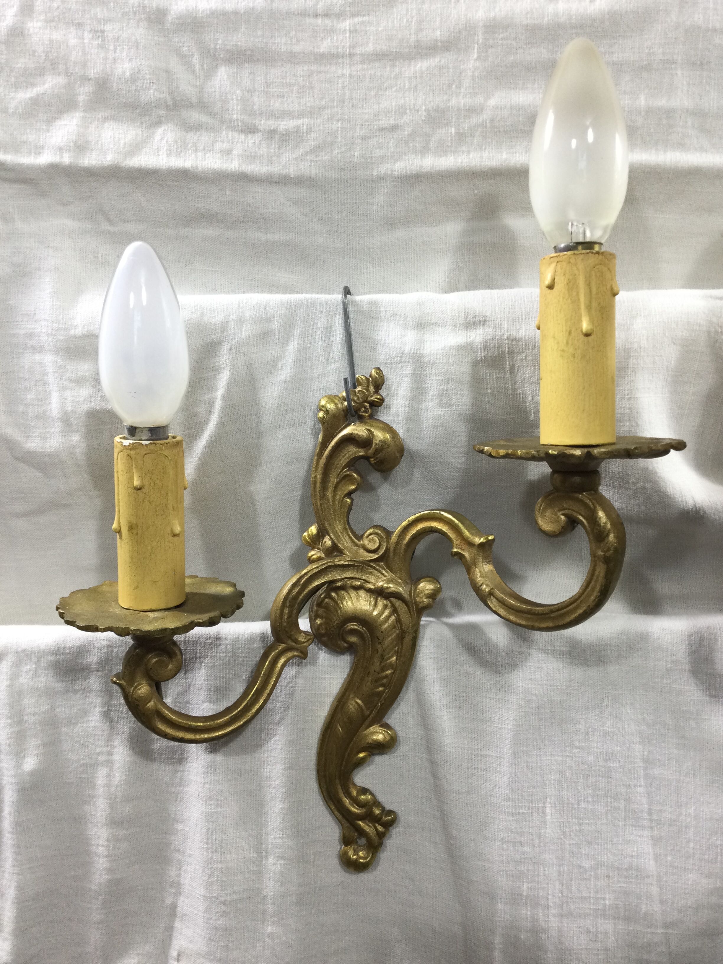 Paire d'appliques en bronze style Louis XV