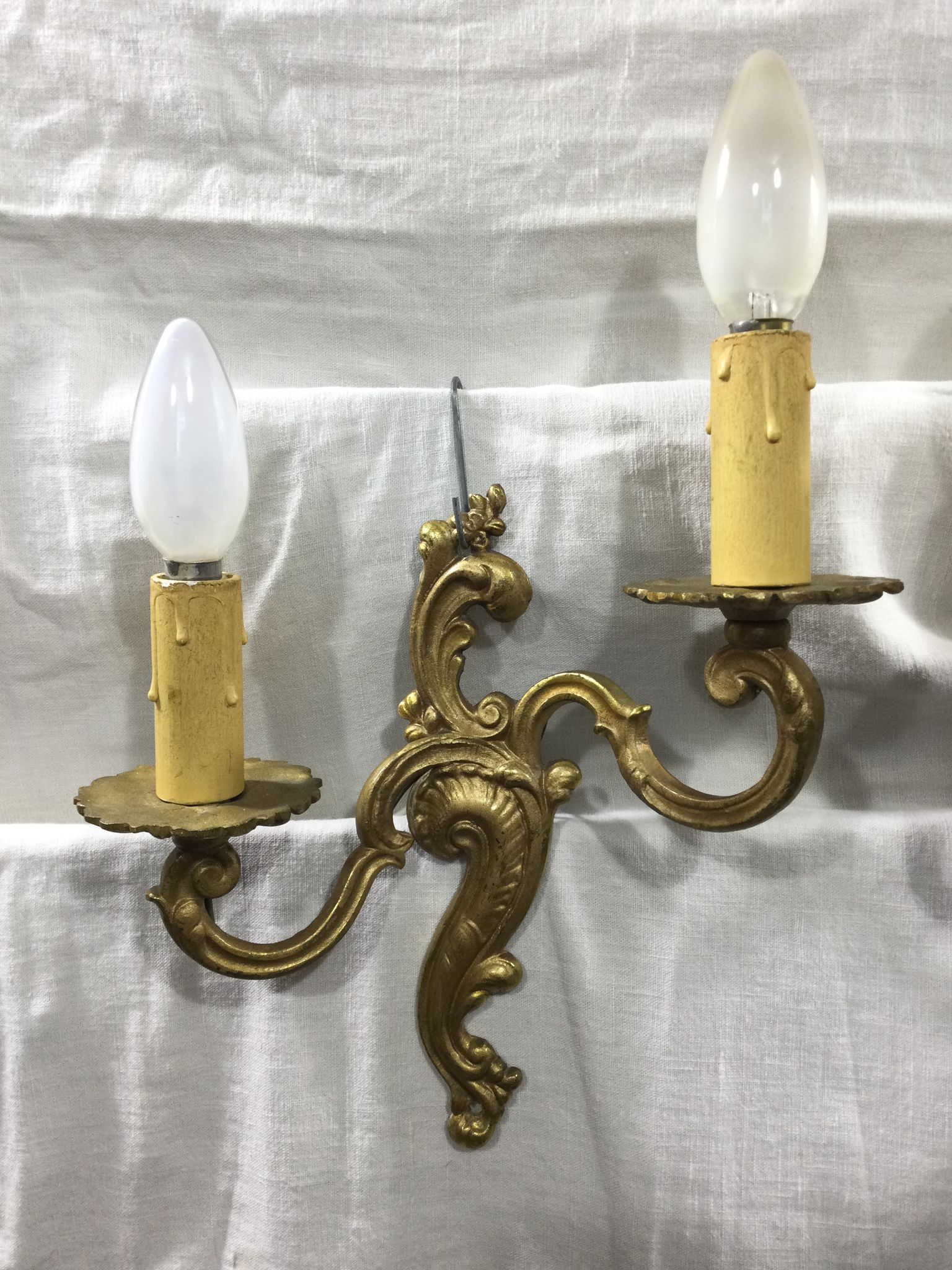 Paire d'appliques en bronze style Louis XV