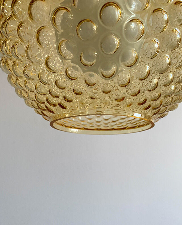 Amber bubble globe suspension