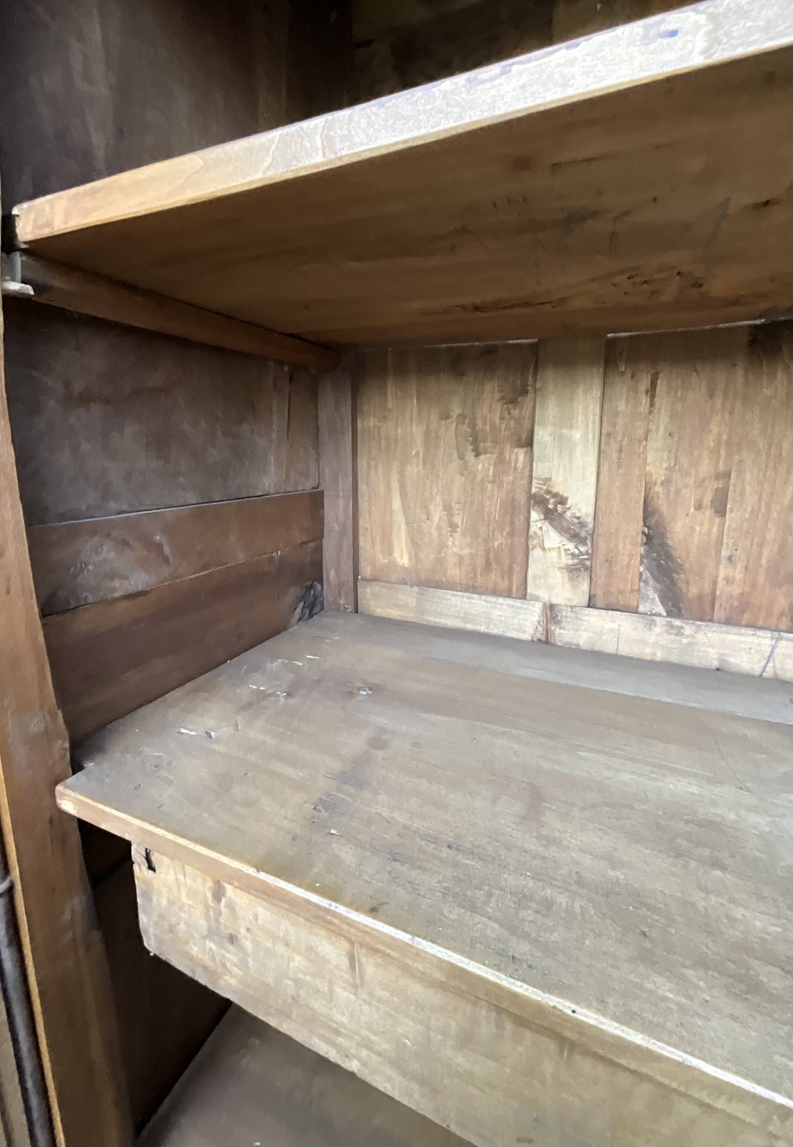 Armoire Louis XV En Noyer Massif, Fin XIXᵉ Siècle