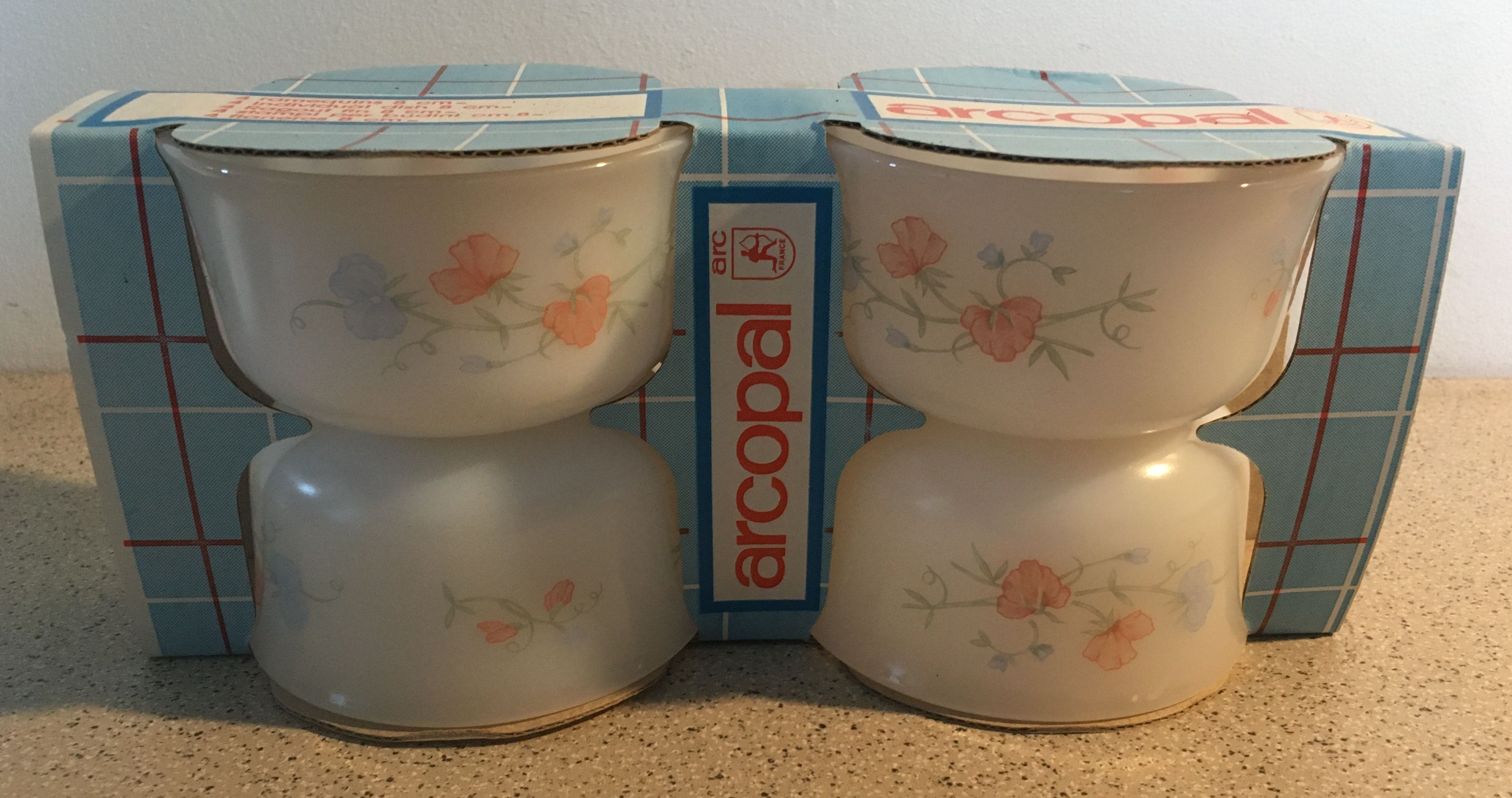 Arcopal lot 4 ramekins scented pea pattern