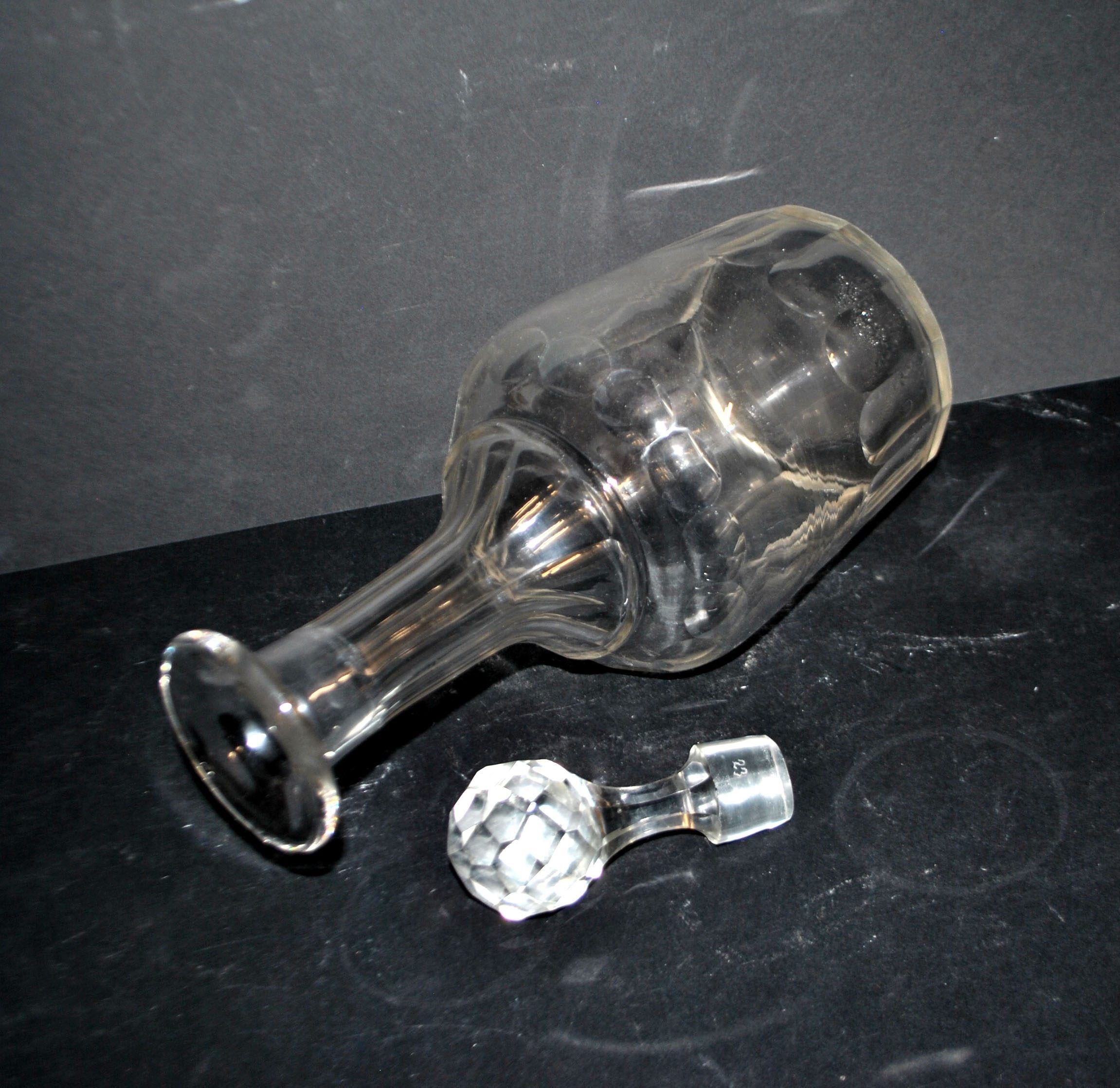 Vintage bistro carafe in cut glass with flat ribs H33cm