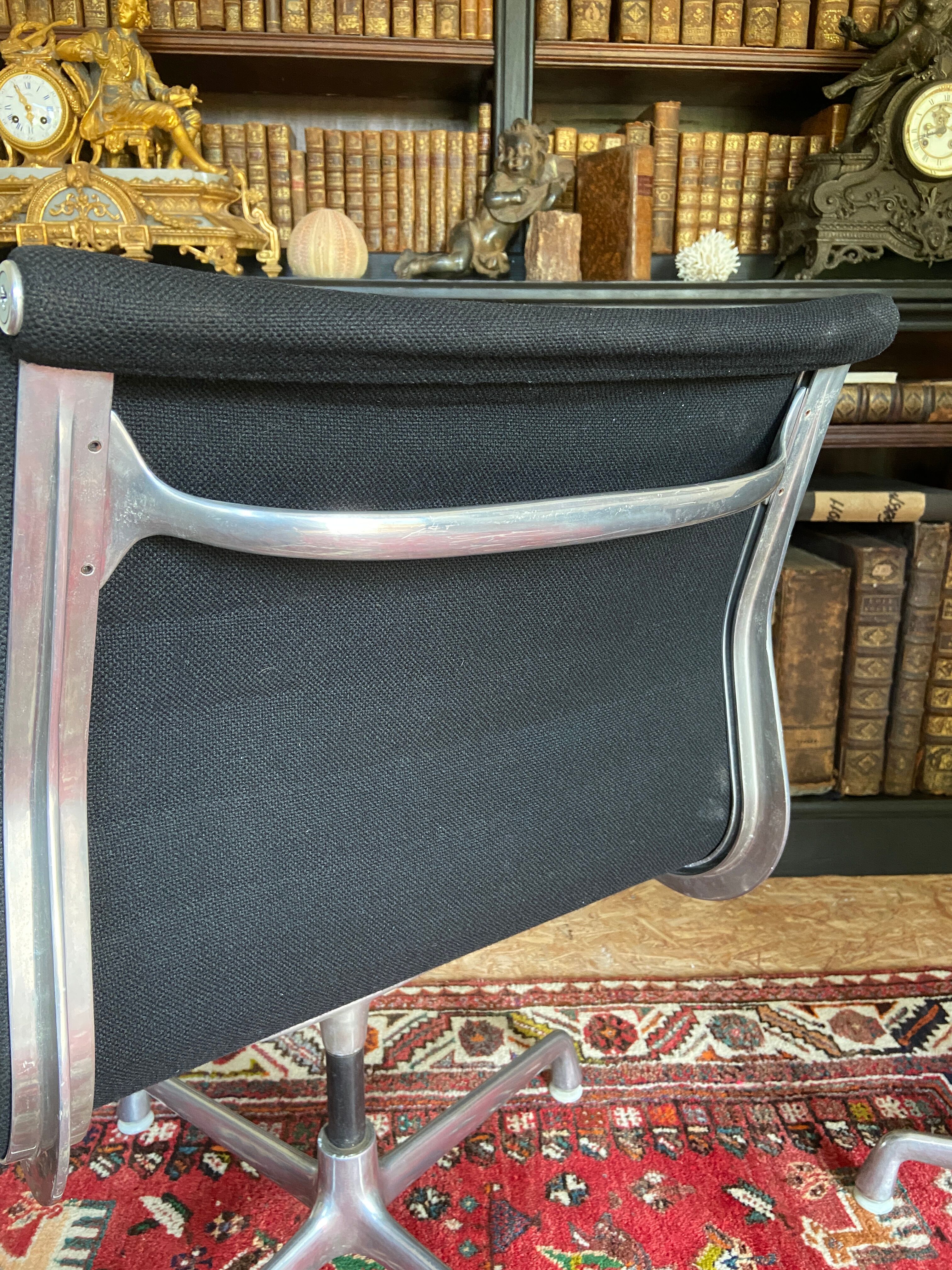 pair of Charles & Ray Eames chairs for Herman Miller model EA 106