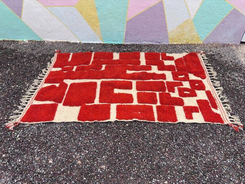 Beni Ouraine rug from Oued Zam, handmade in the traditional style, size 140 x 250 cm