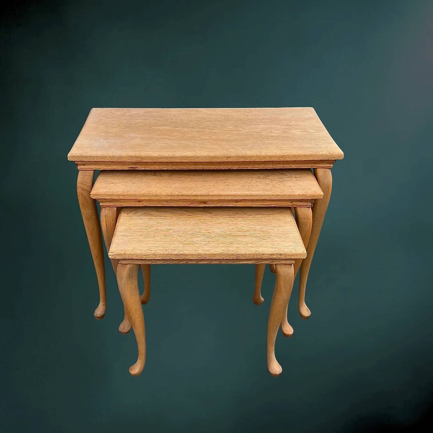 Nest of solid wood tables with cabriole legs in Louis XV style – 1950s-60s