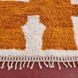 Tapis Beni Ouarain 300x200 cm – Laine épaisse, motifs berbères ocre & écru,