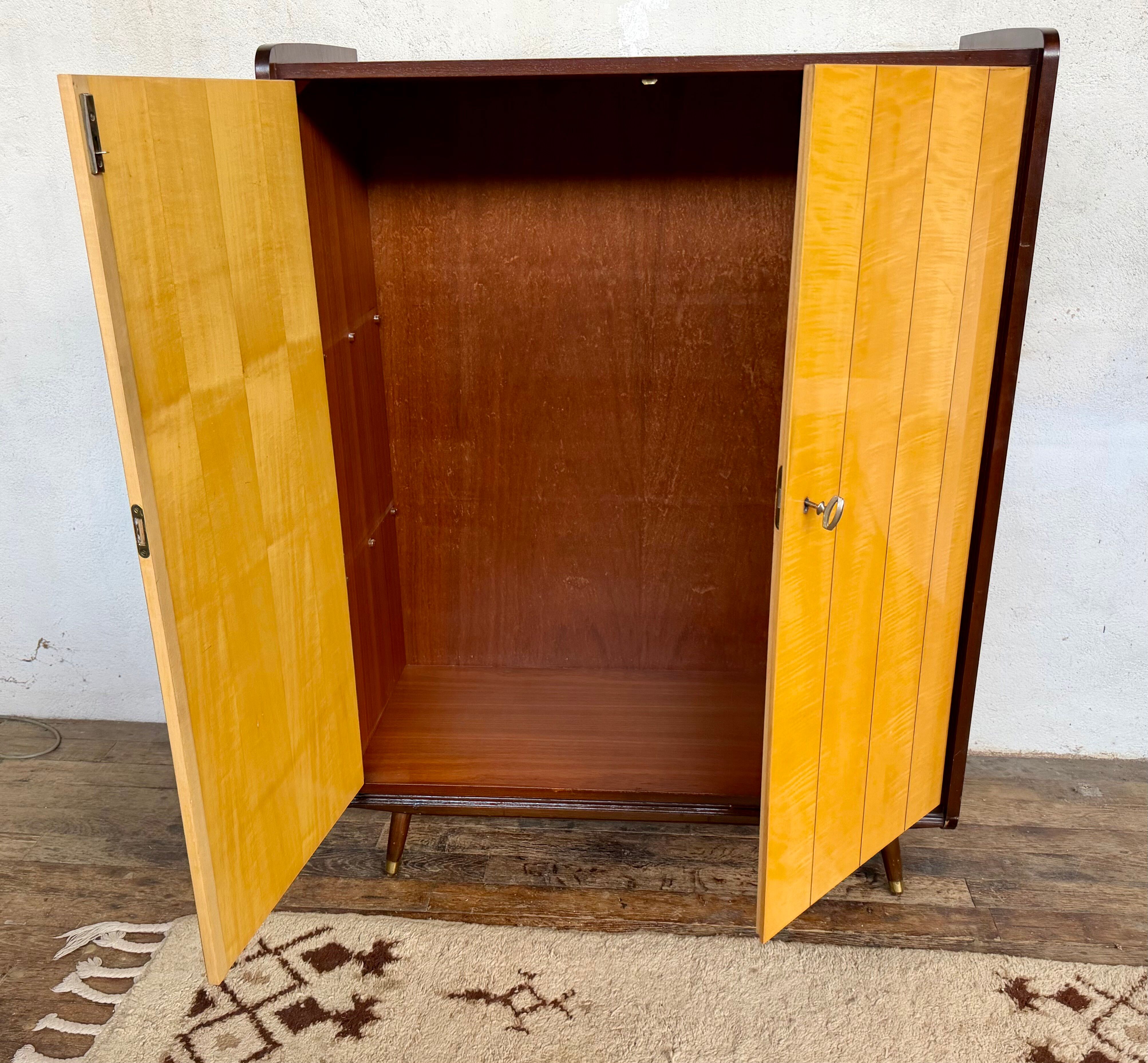 Armoire vintage deux portes pieds compas bi couleur