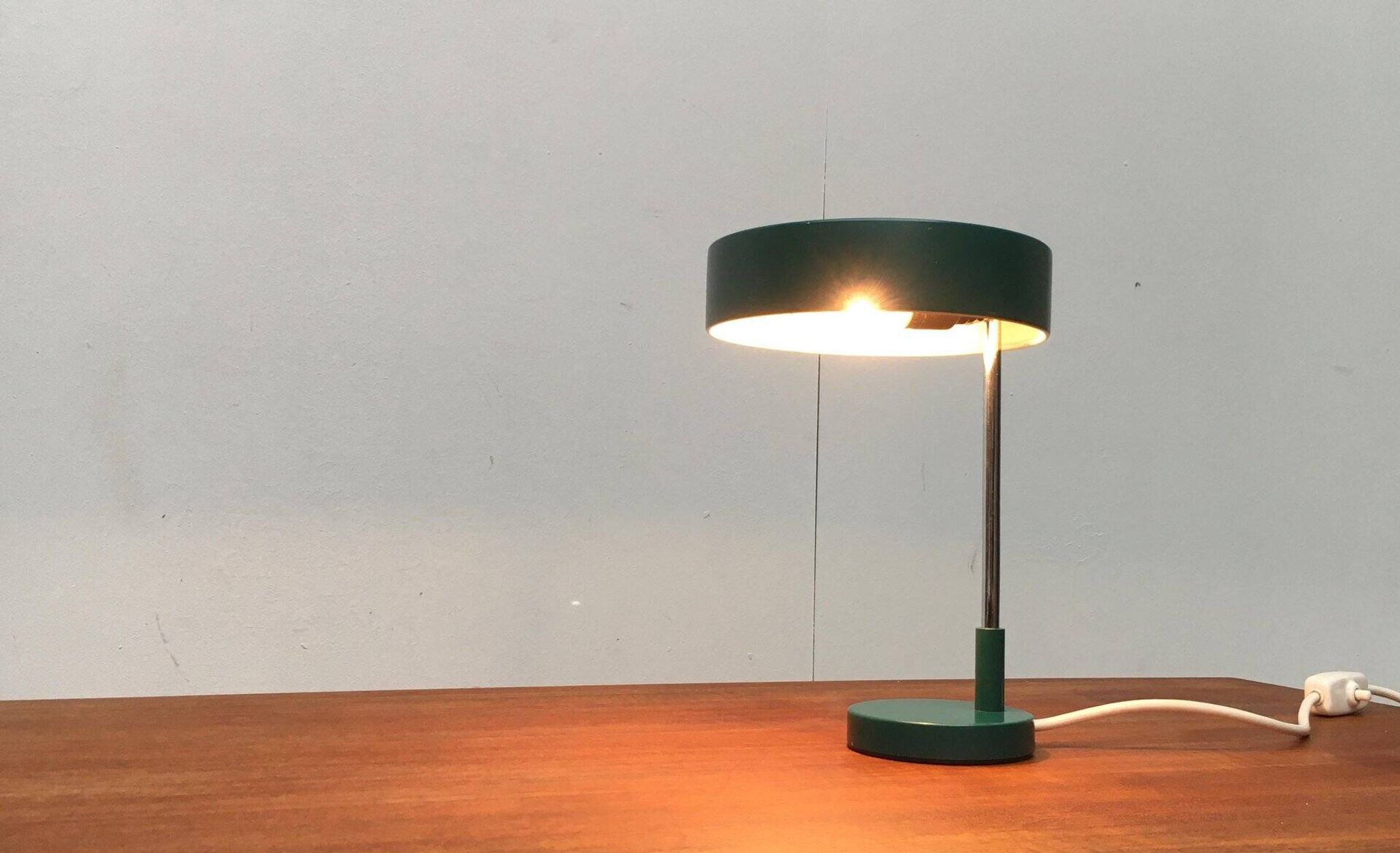Lampe de table allemande 6890 de milieu de siècle de Kaiser Idell / Kaiser Leuchten