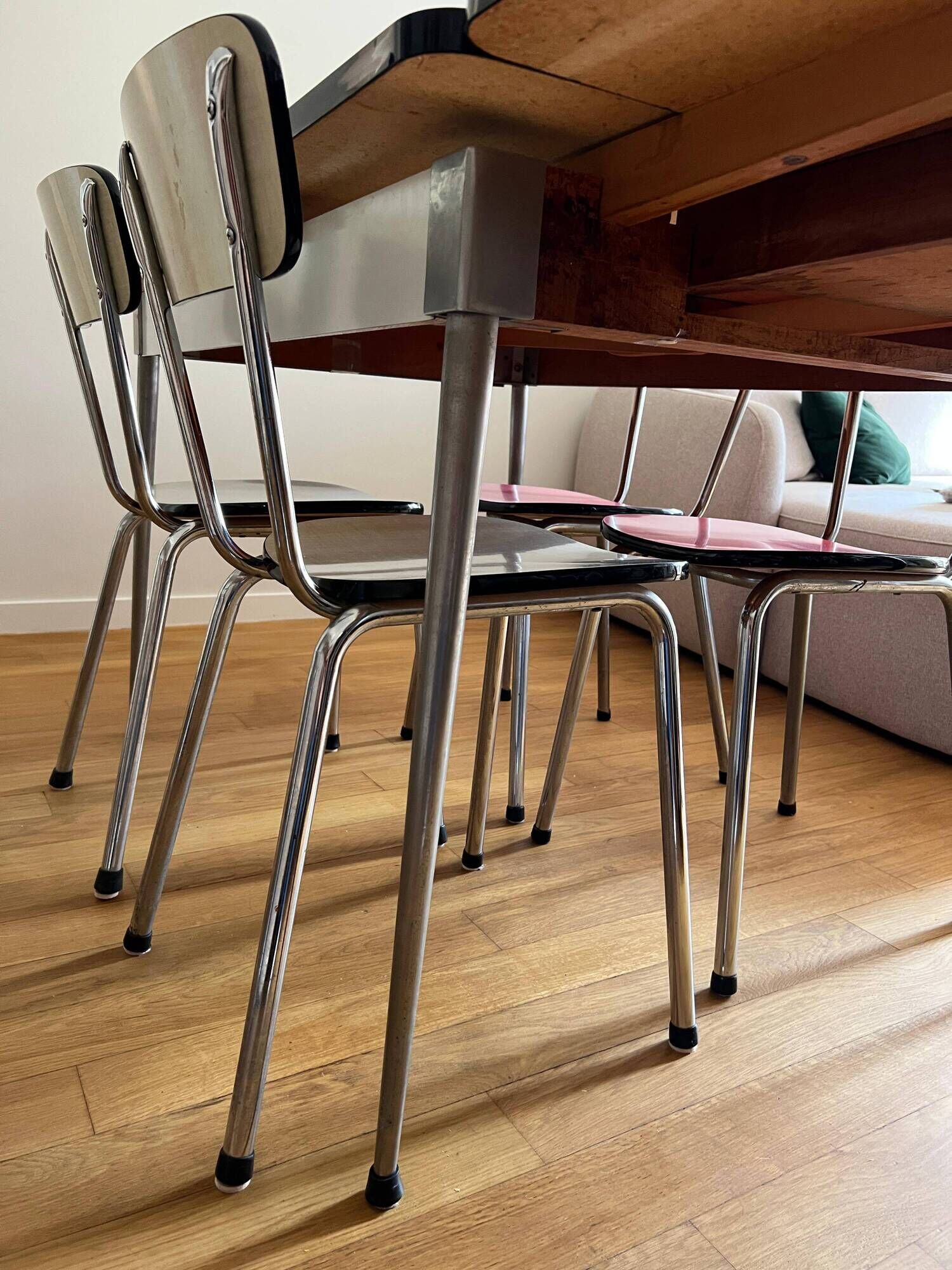 Table en Formica avec 4 chaises