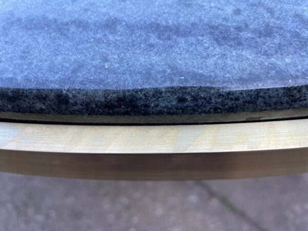 Table à manger ronde marbre vert et laiton massif