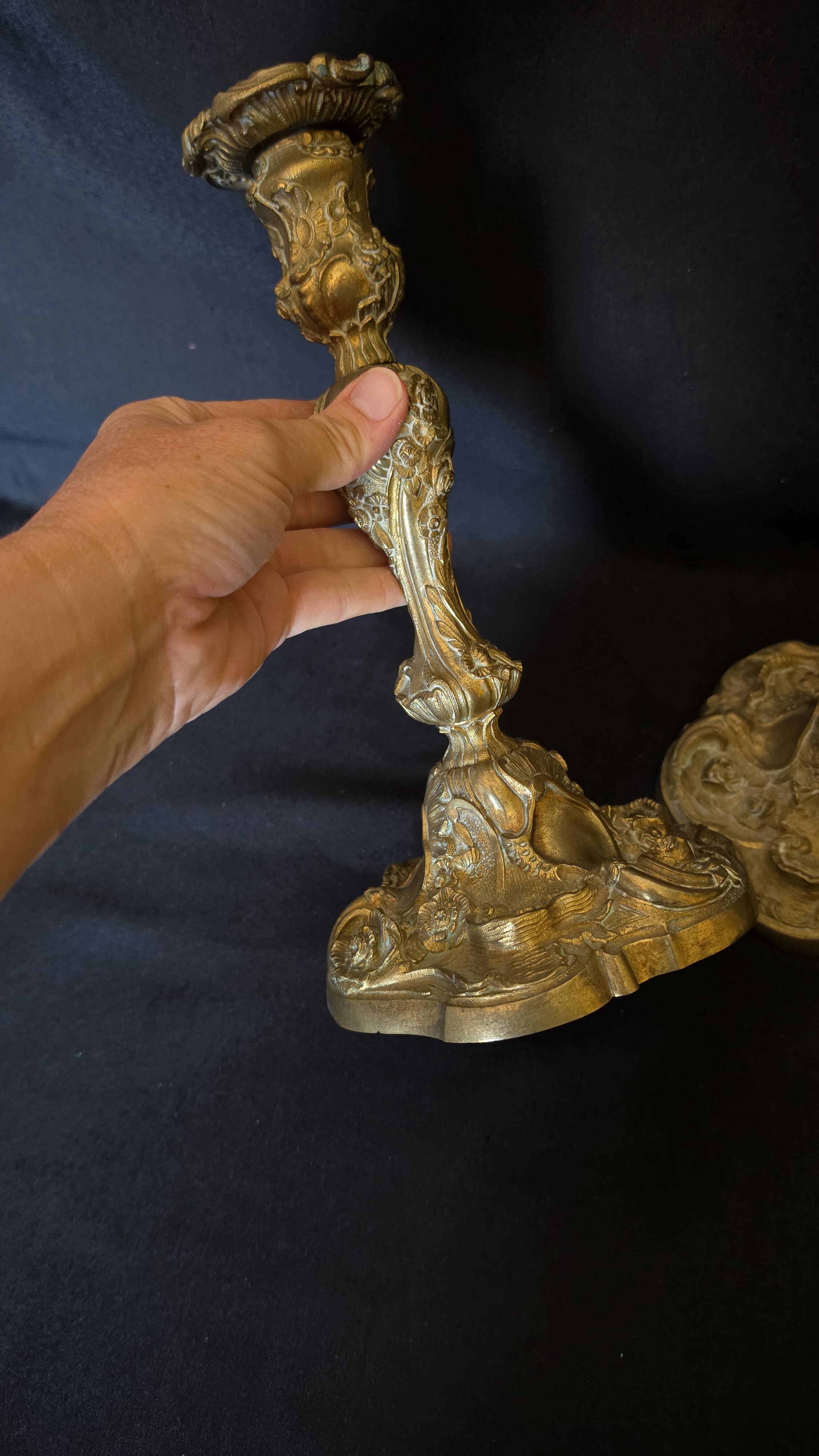 Elegant pair of gilded bronze candlesticks in Louis XV style, 19th century.