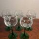 Verres à pied à décor de grappe
