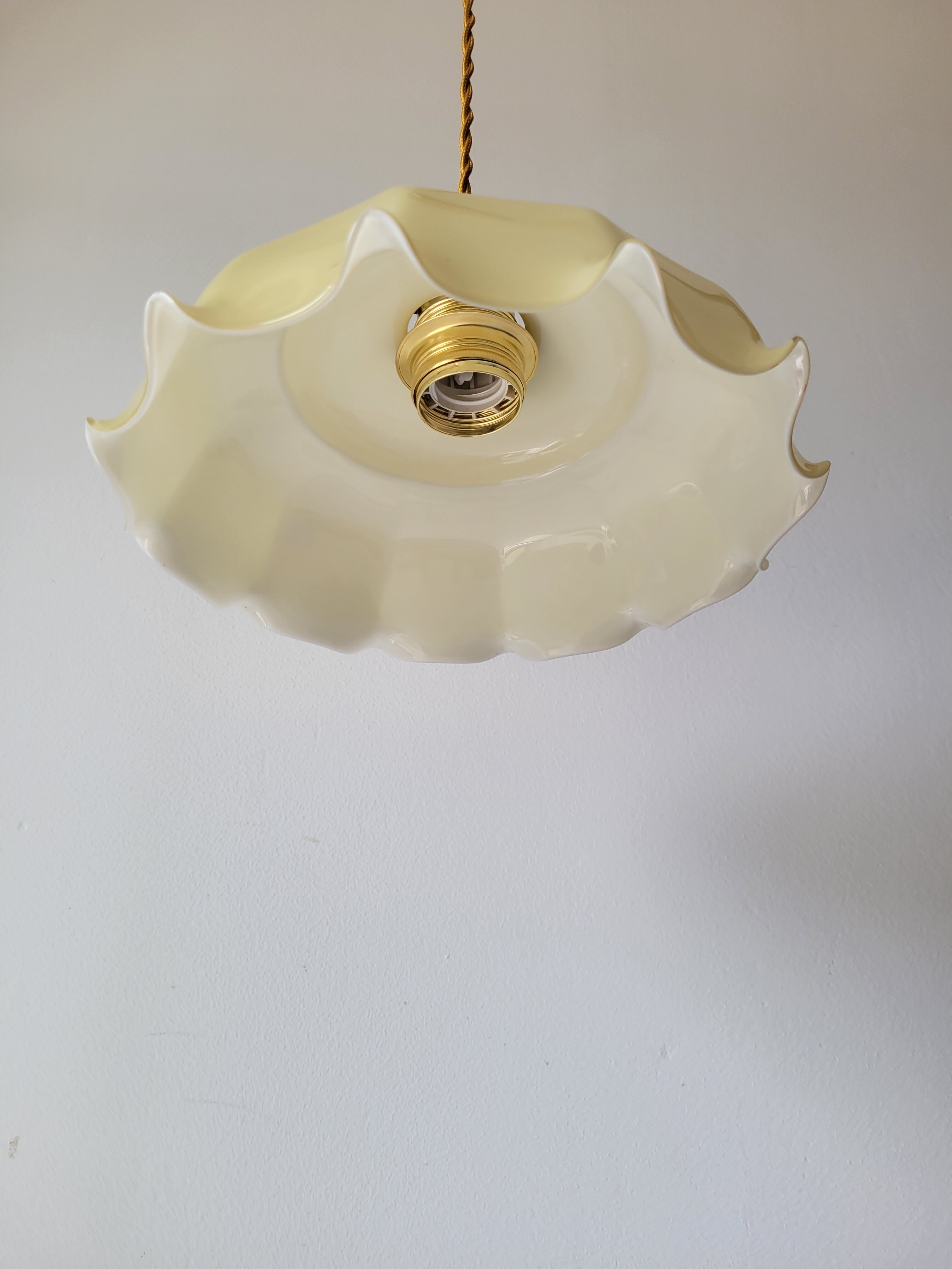Opaline suspension