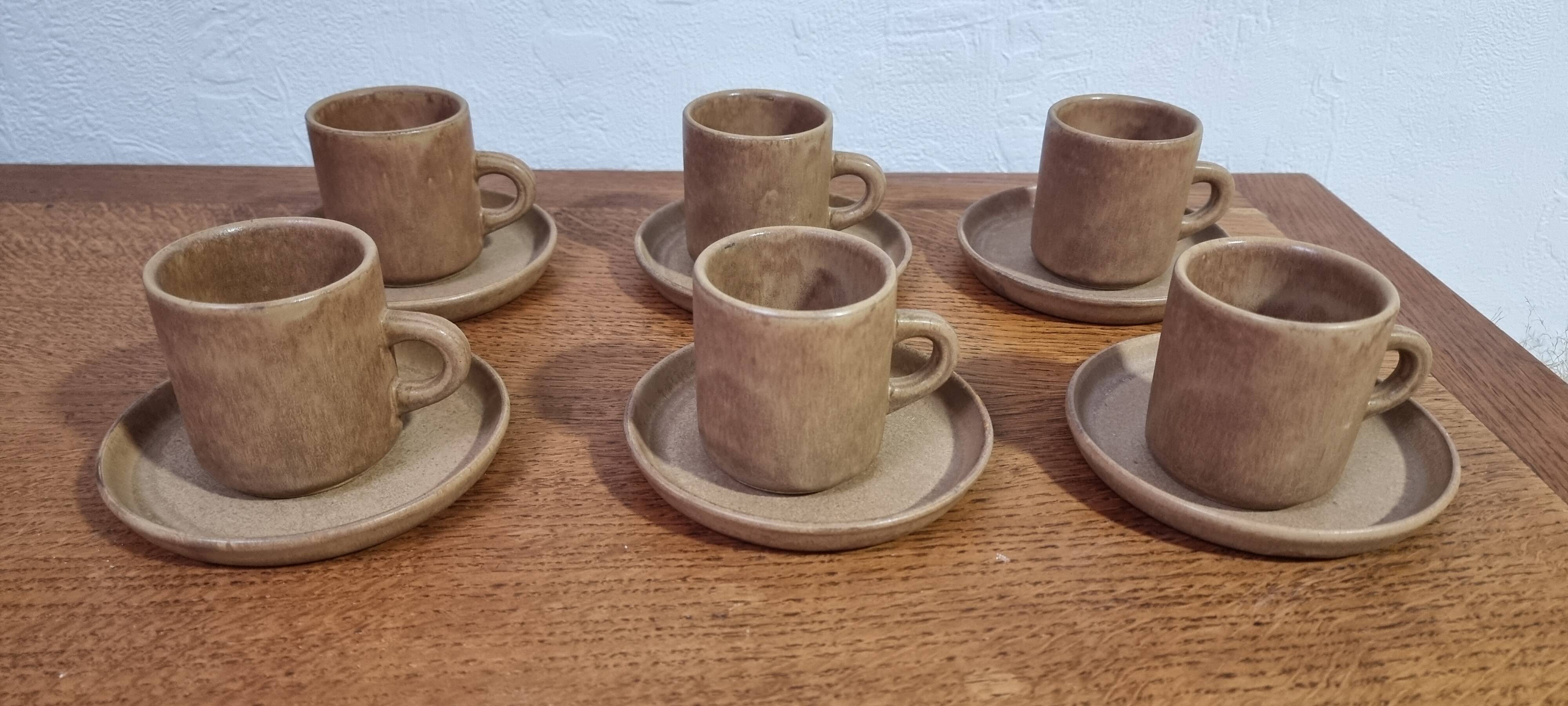 Series of 6 cups with their saucer in RHODA CERAM stoneware.