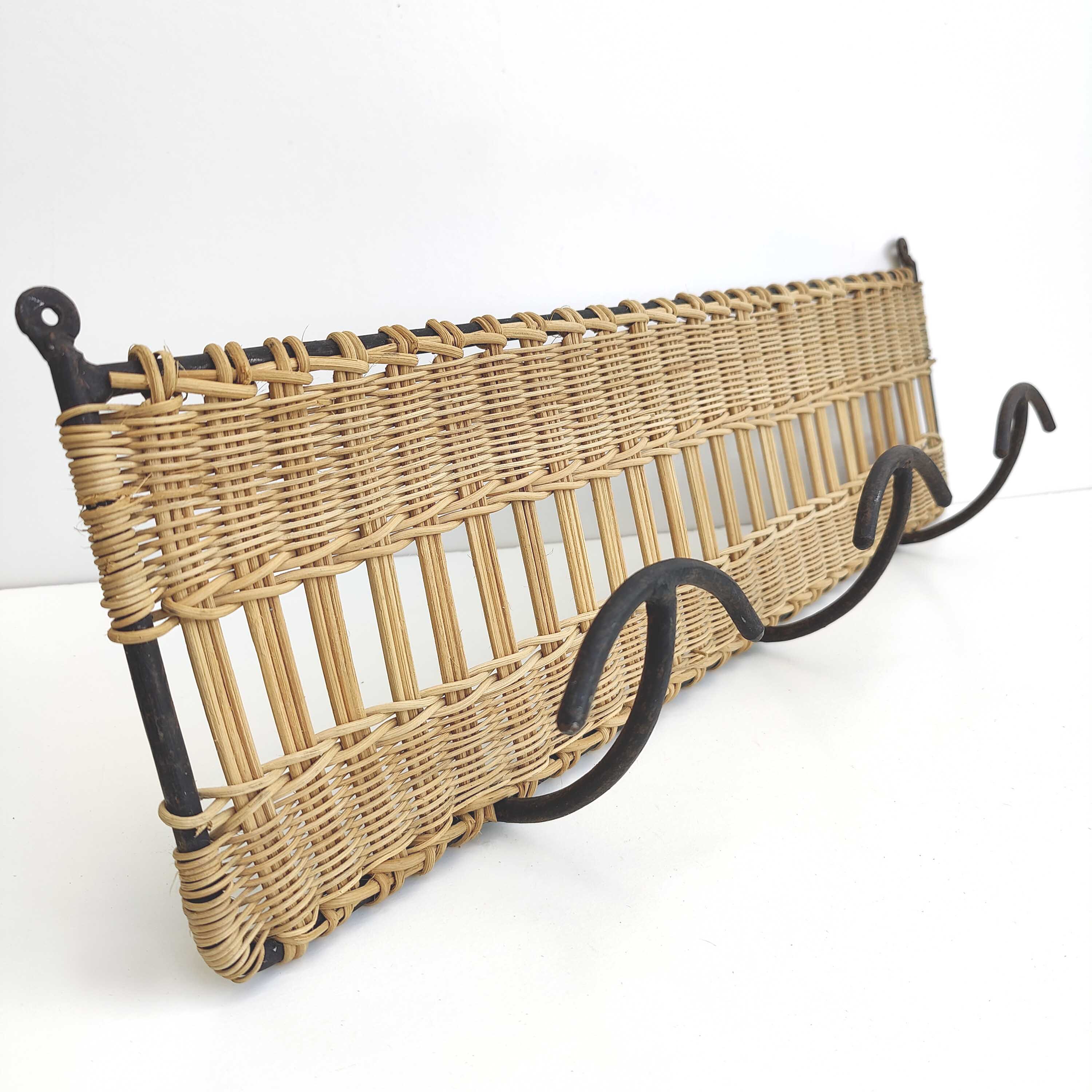Wall coat rack 3 hooks in iron and woven wicker