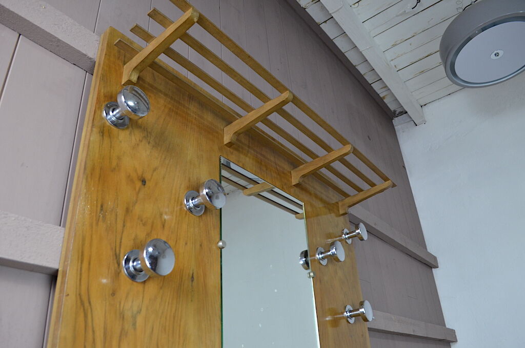 Art-deco cloakroom in walnut 1930/1940