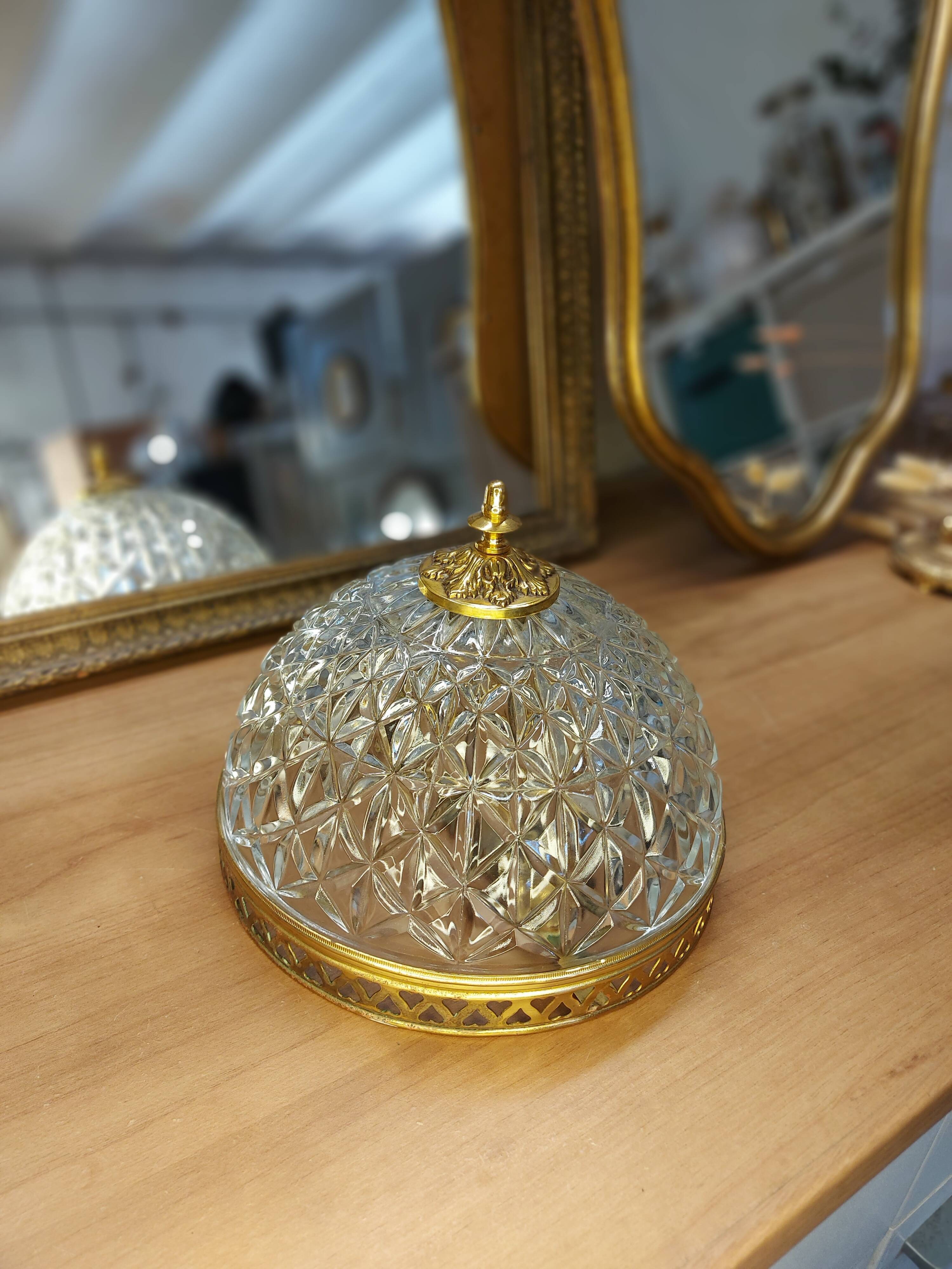 Chisled glass applique