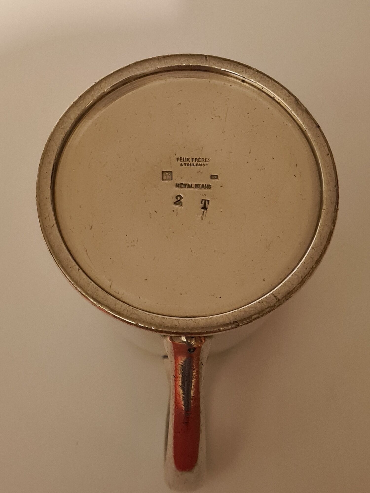 White Félix Frères metal milk pot in Toulouse