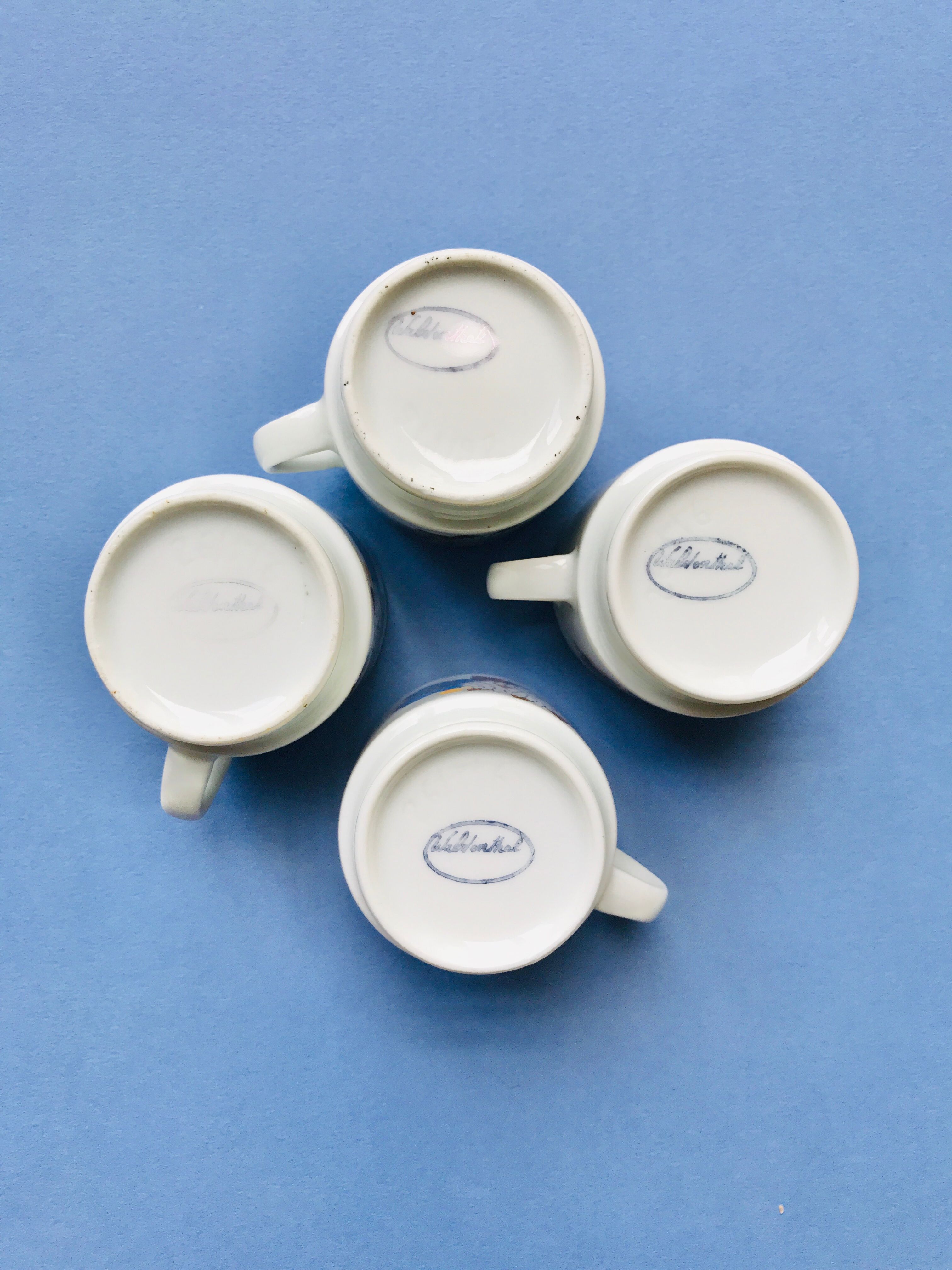 Set of 4 coffee cups, floral pattern saucers, 70s