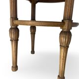 Petite table basse en noyer sculpté années 1920