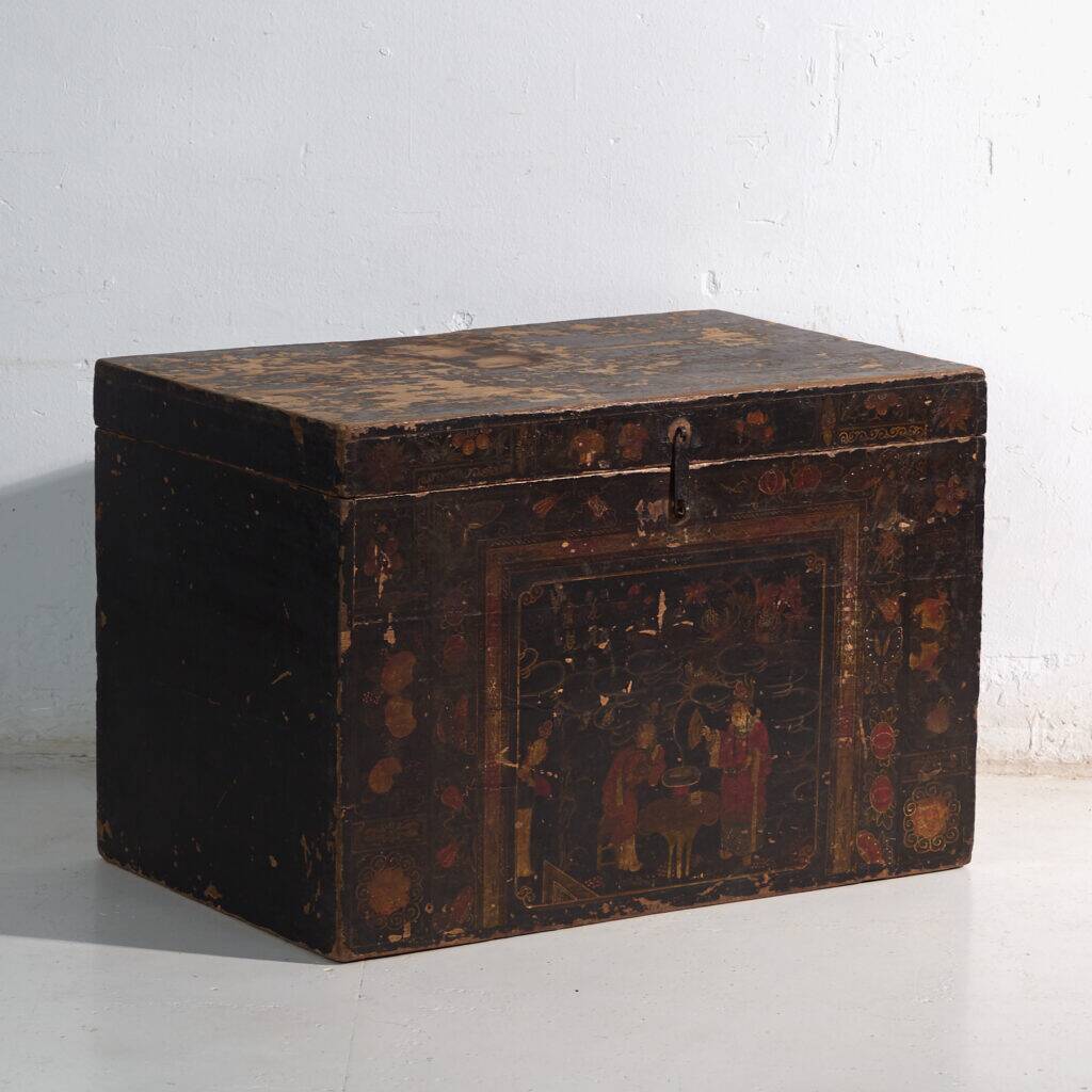 Antique chest painted in pine wood – China, around 1900