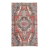 Tapis oriental vintage en laine, médaillon géométrique corail et bleu