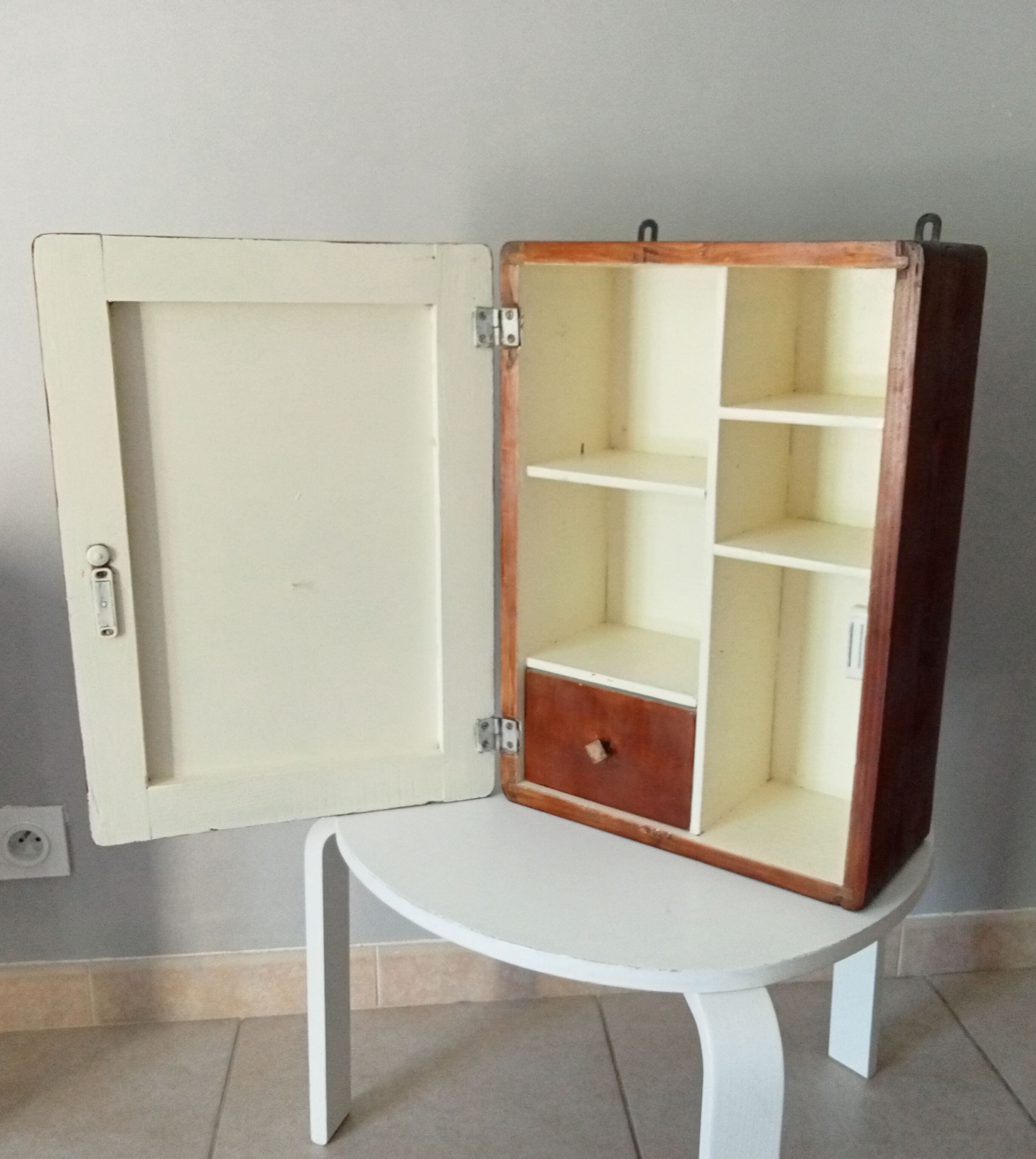 Medicine cabinet 50/60 years