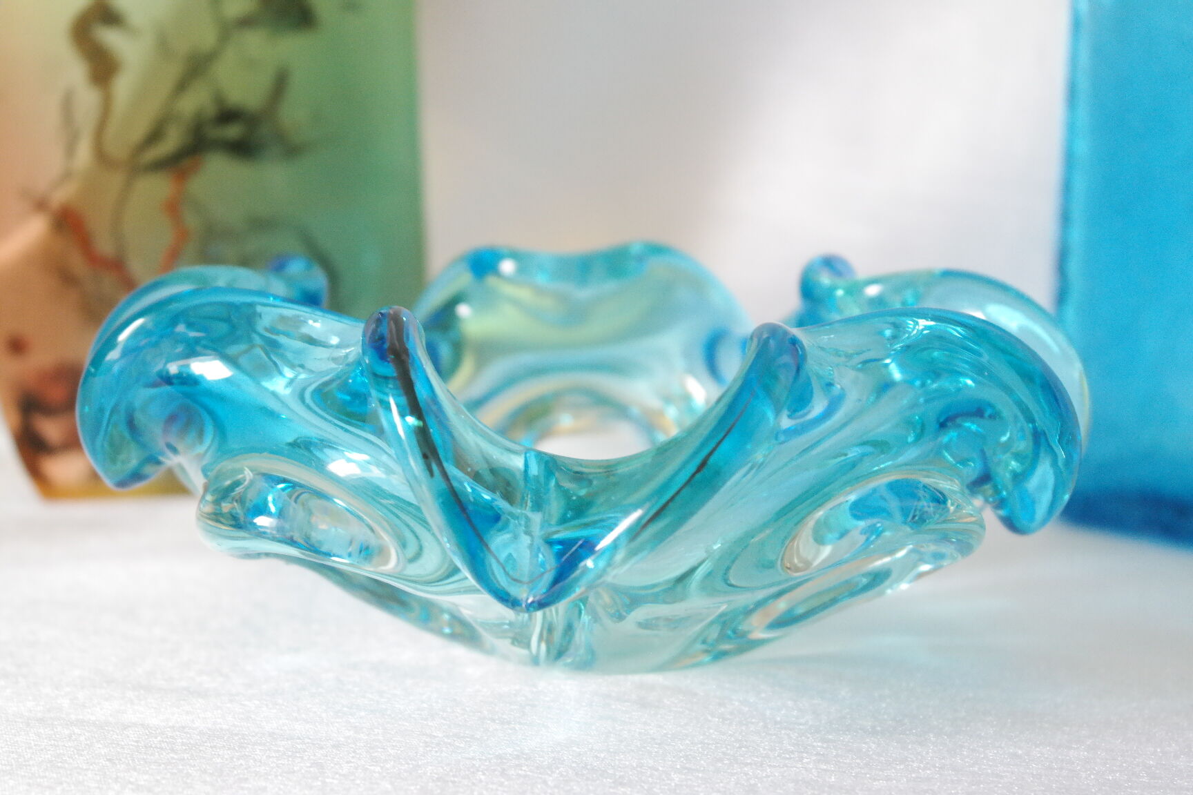 Empty pocket corolla in vintage azure blue Murano glass