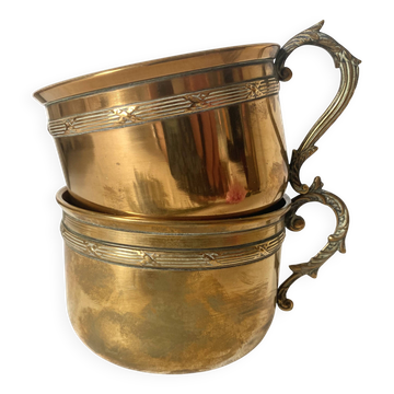 Tasses anciennes en laiton