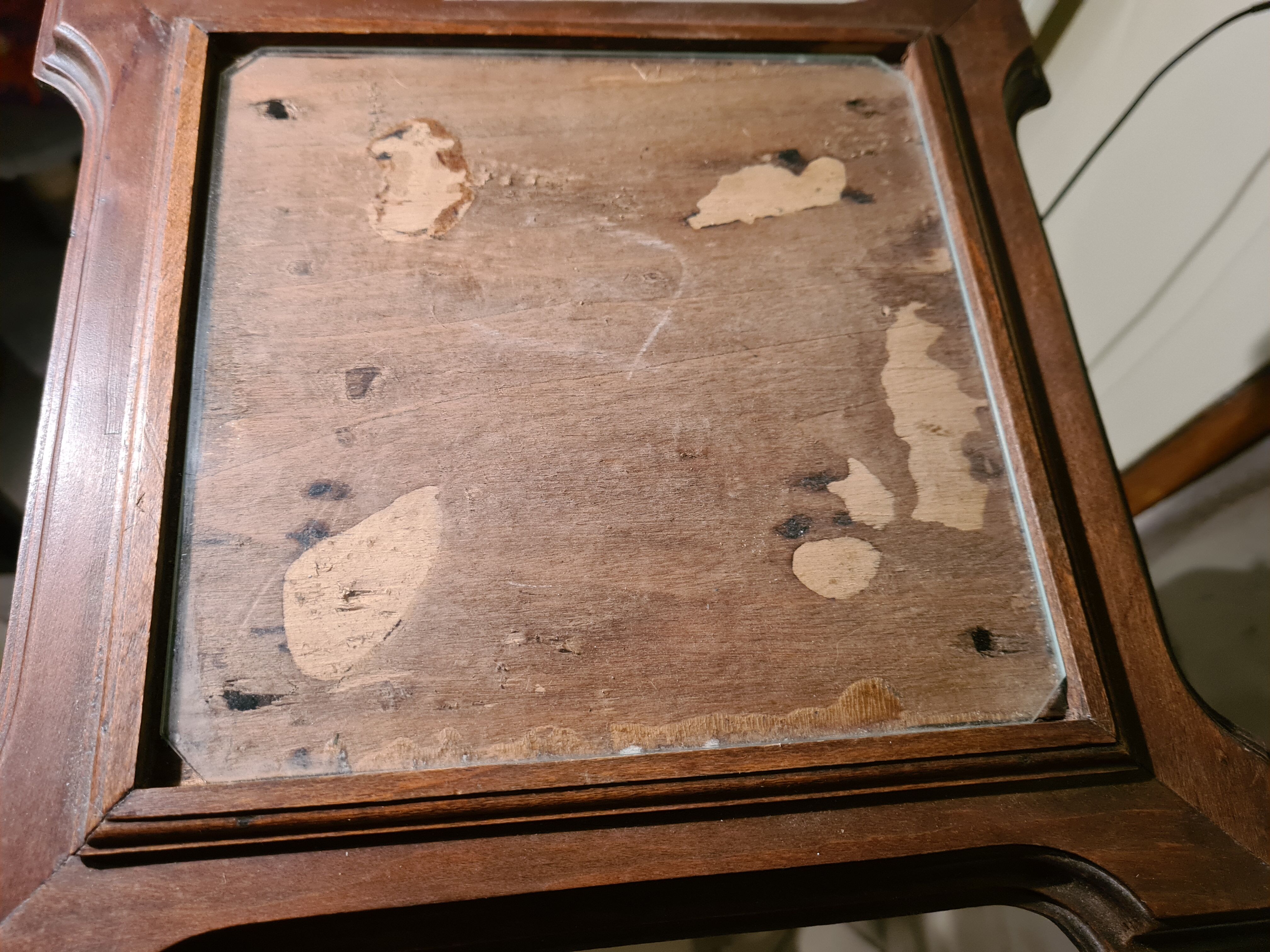 Wooden sellette