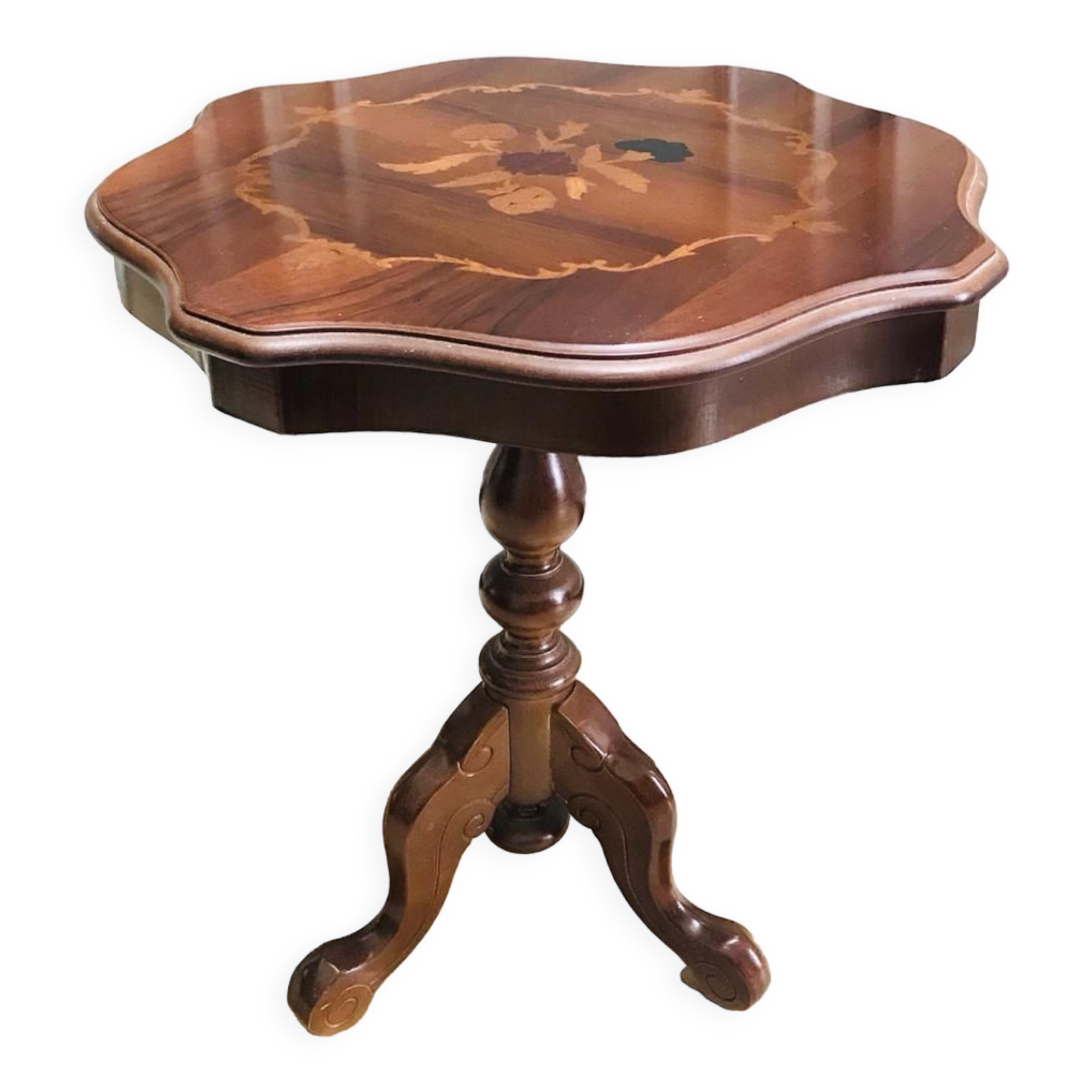 Pedestal table in cherry tree