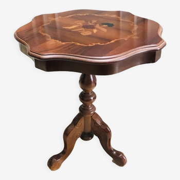 Pedestal table in cherry tree