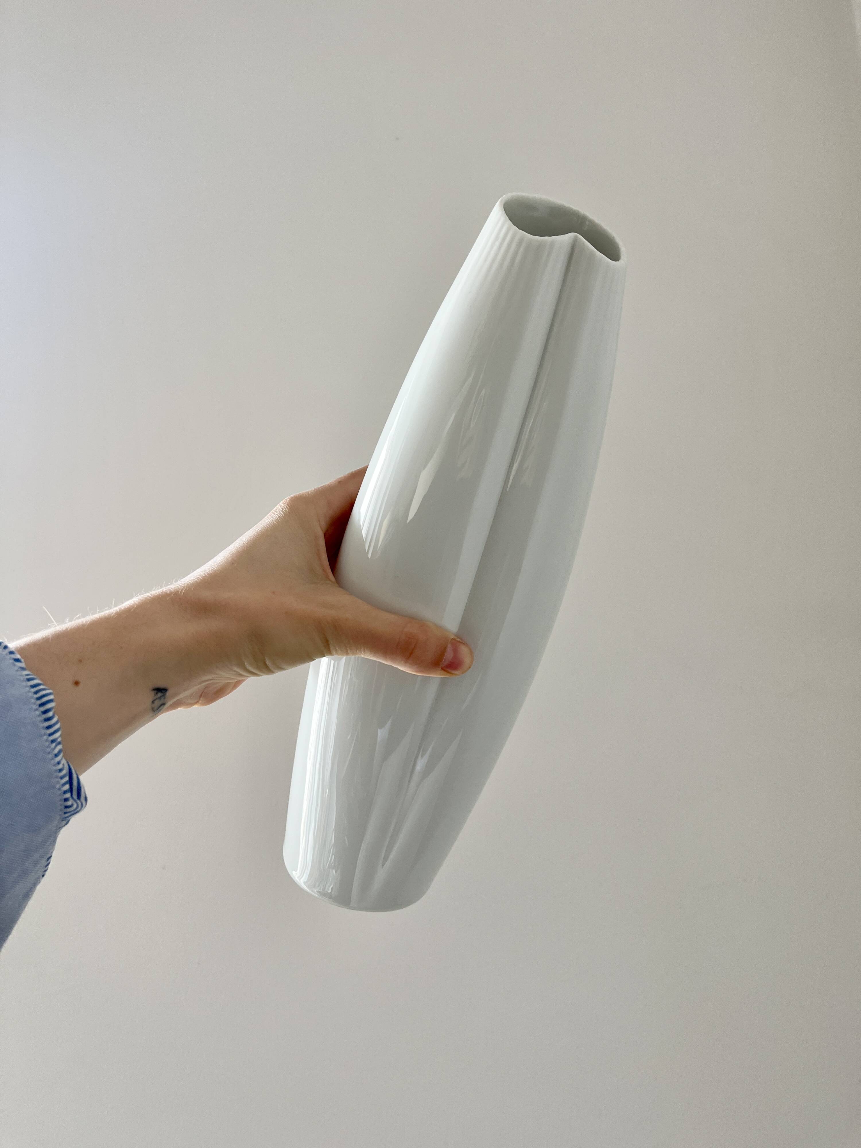 Vintage Tapio Wirkkala white ceramic Vase 2737 for Rosenthal Studio Line