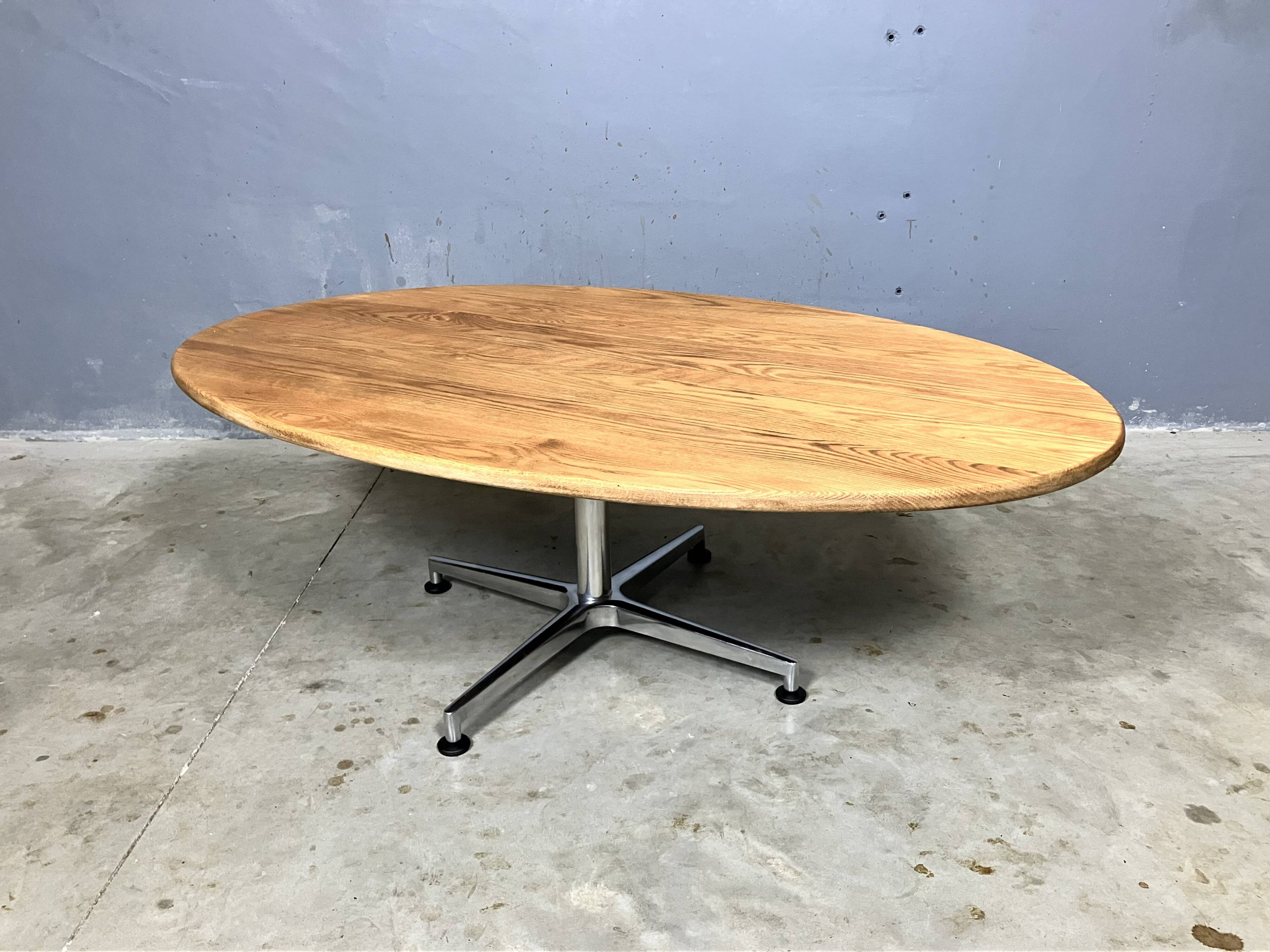 Table basse ovale vintage en chêne chromé