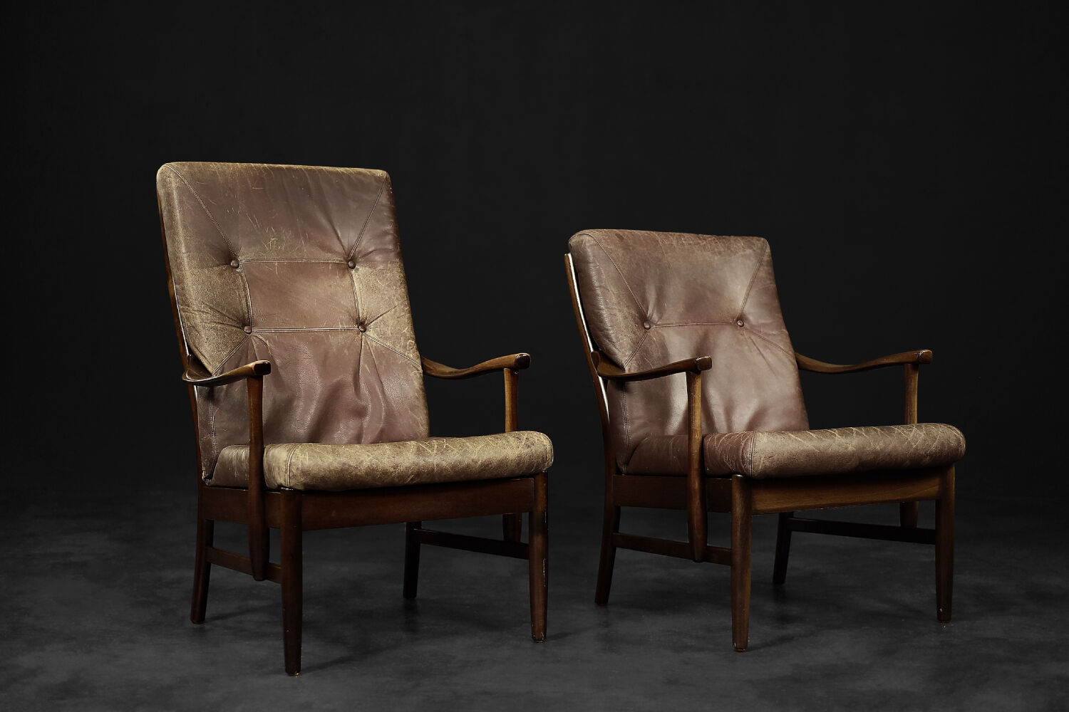 Modern vintage Danish armchair in beech and brown leather by Farstrup Møbler, 1970.